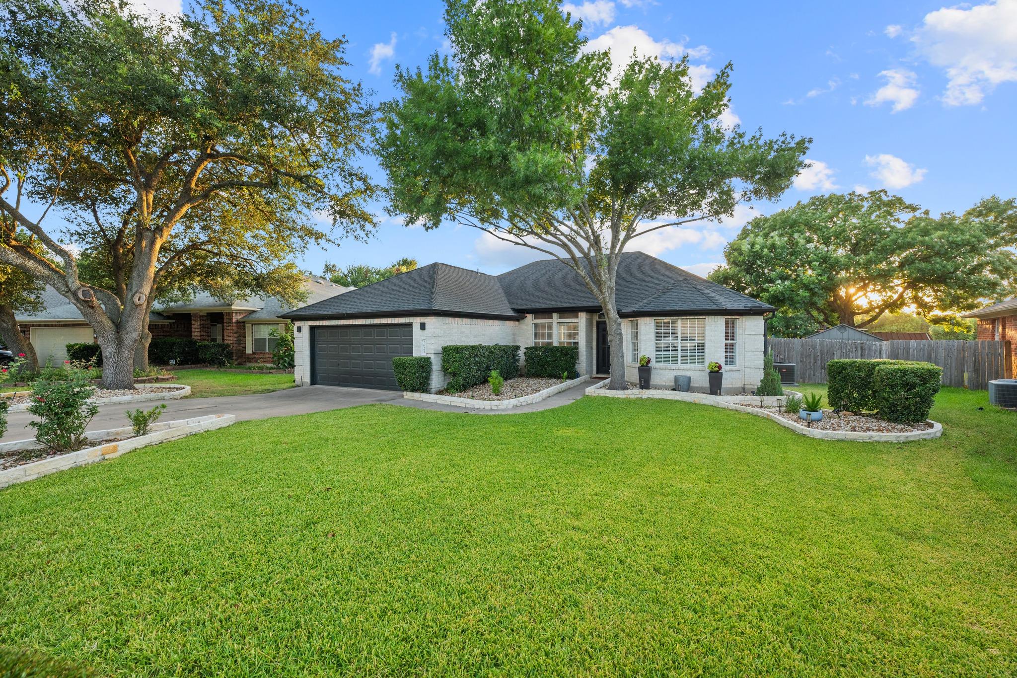2621 Goldfinch DR
