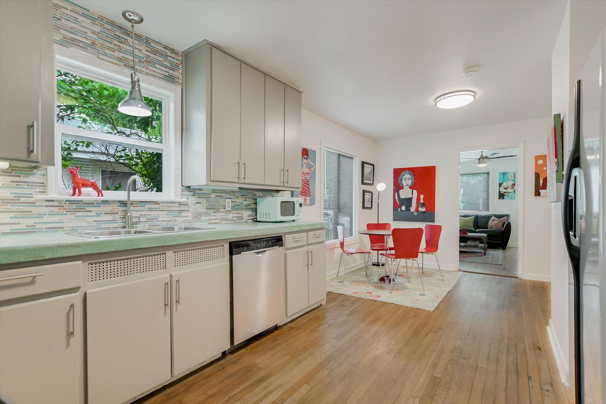 56 Waller ST