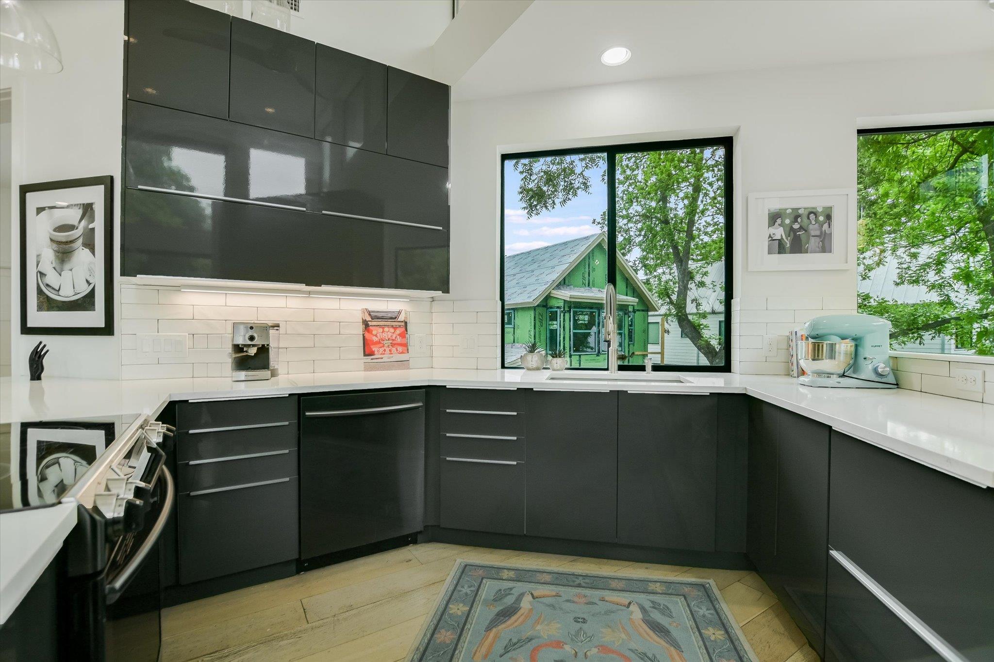 56 Waller ST
