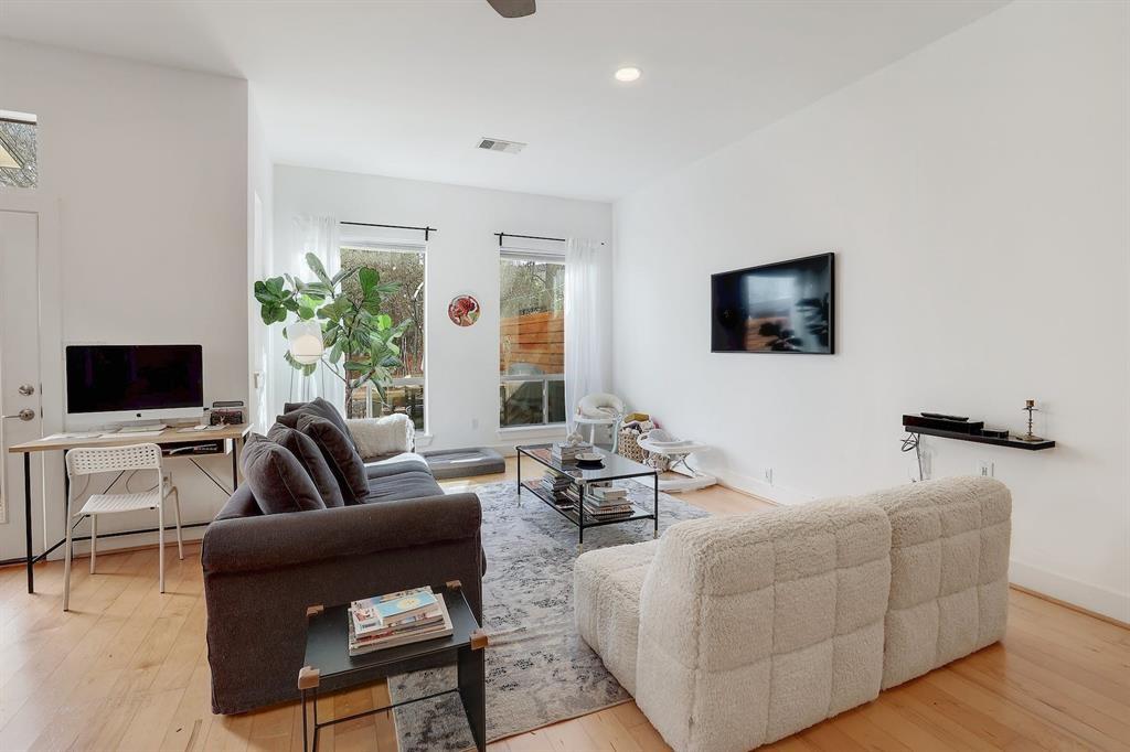 2209 Thornton # A
