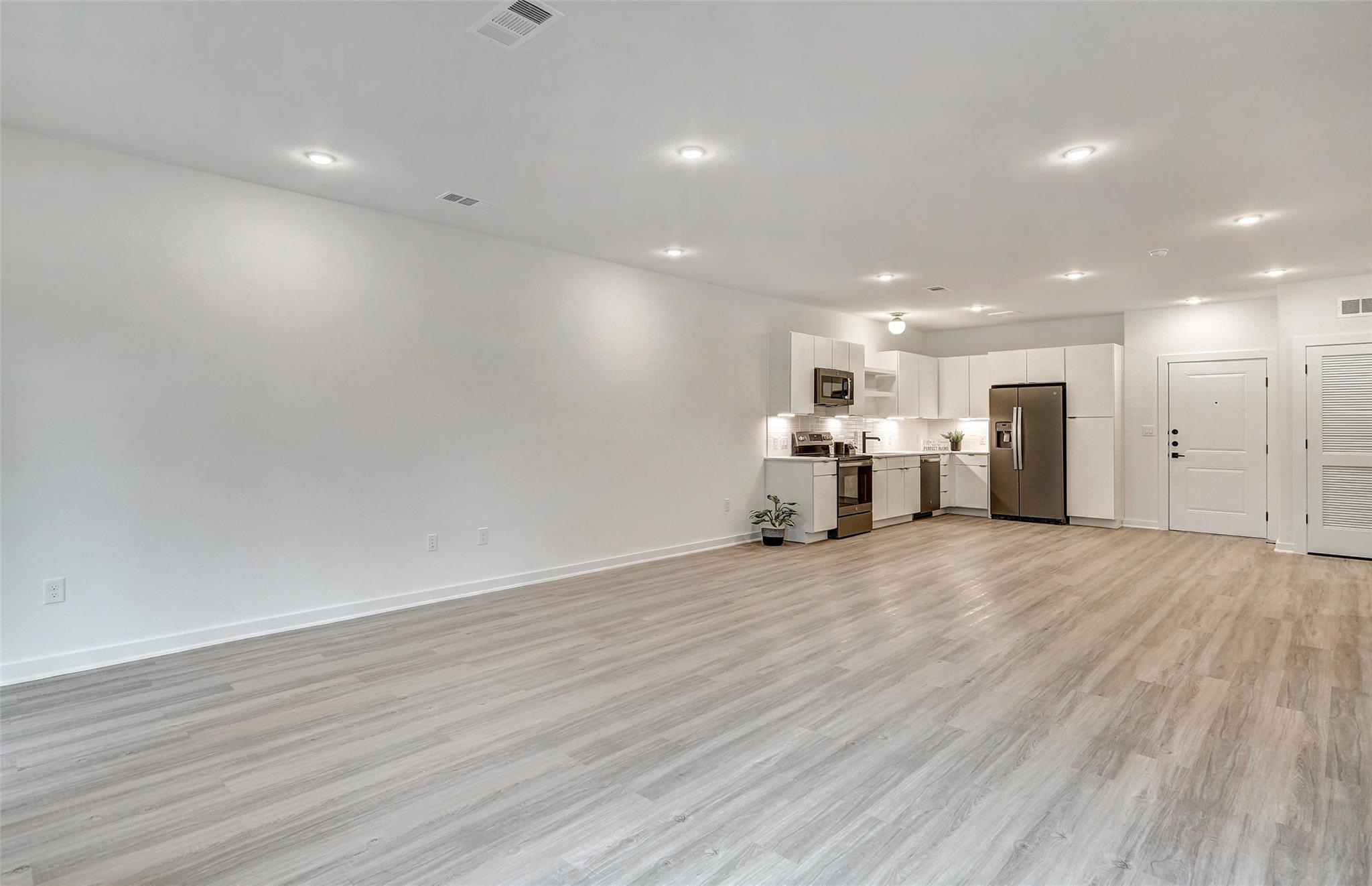 100 W Mockingbird LN # 306
