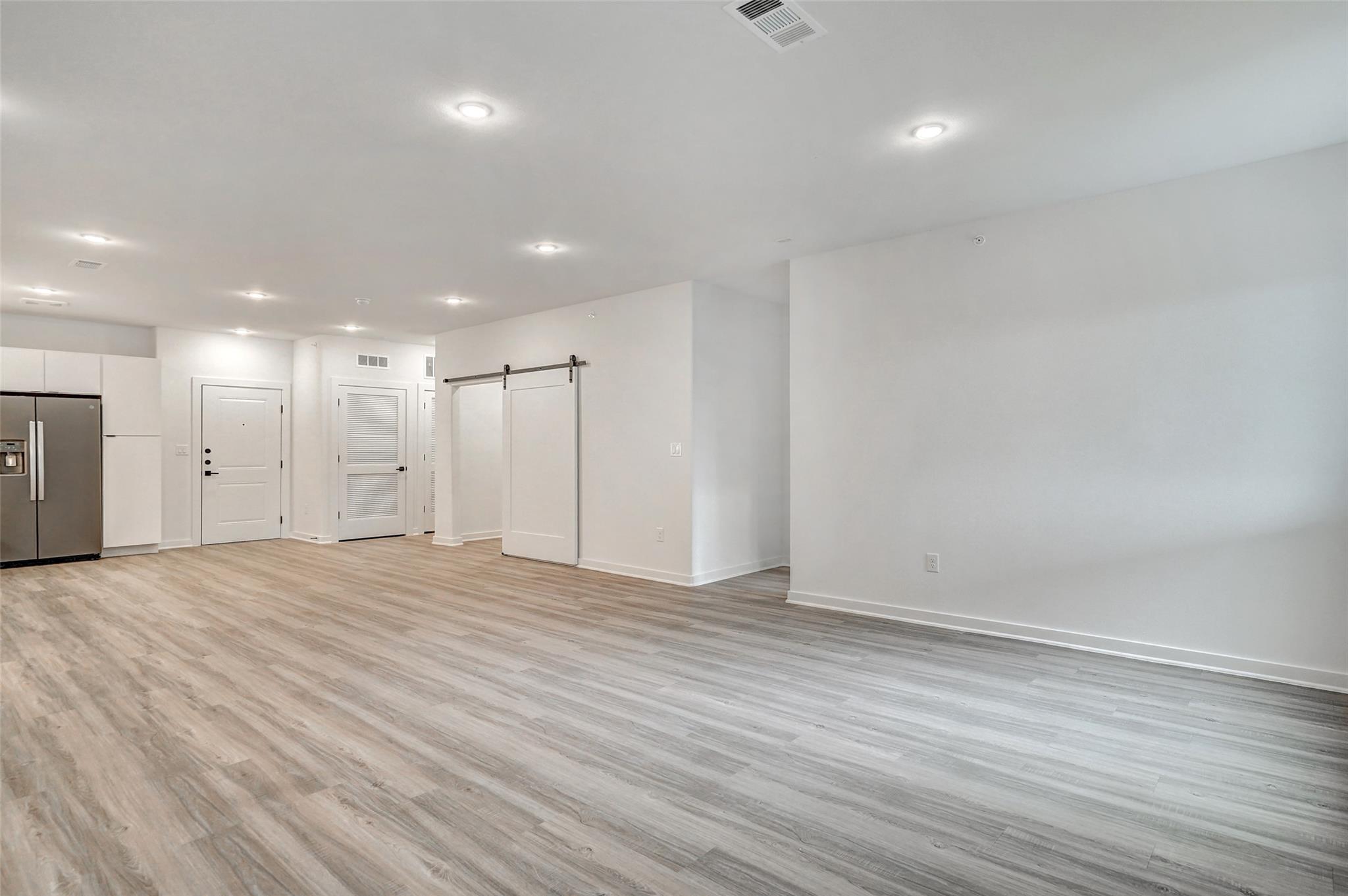 100 W Mockingbird LN # 306
