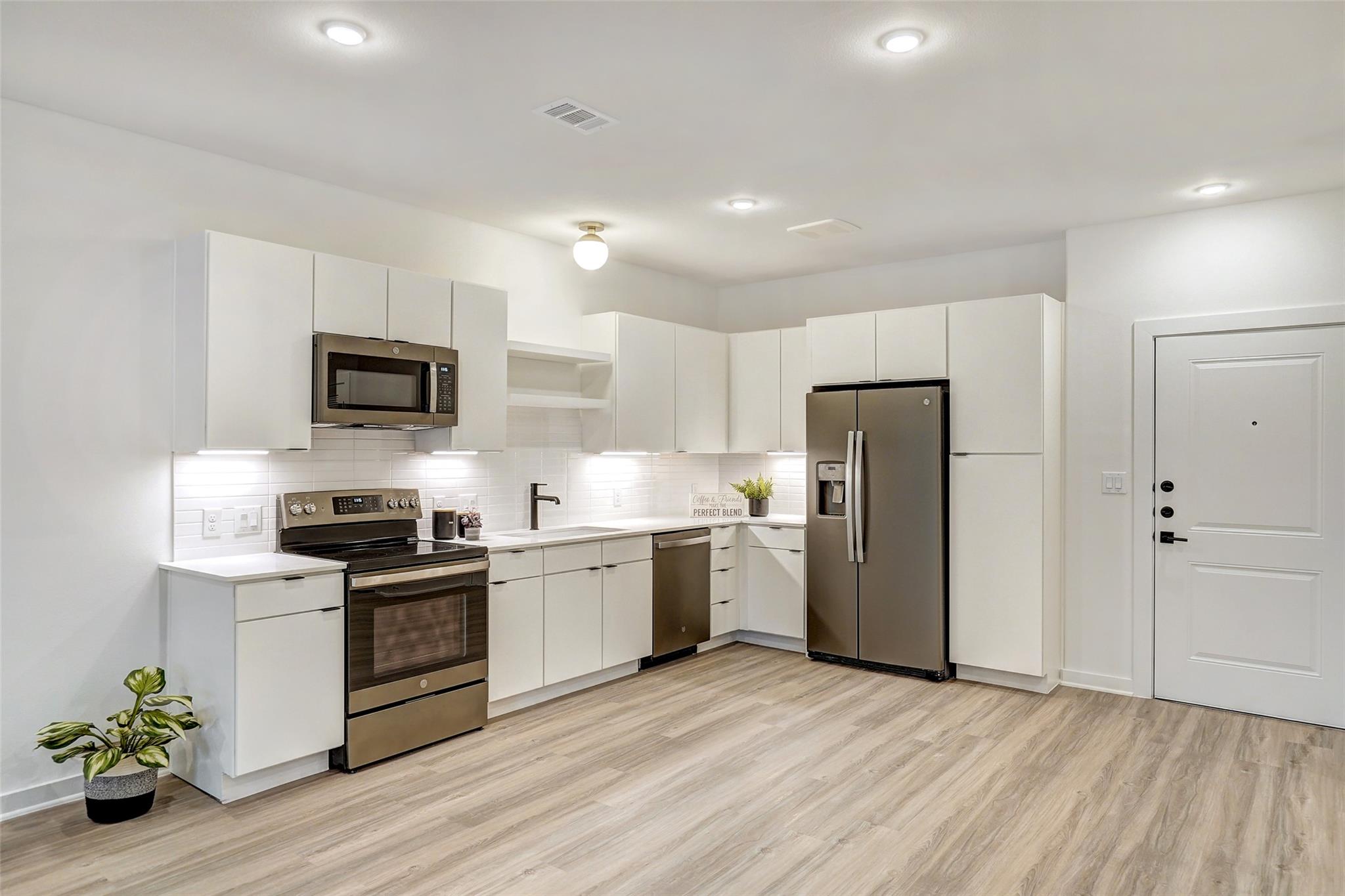 100 W Mockingbird LN # 306