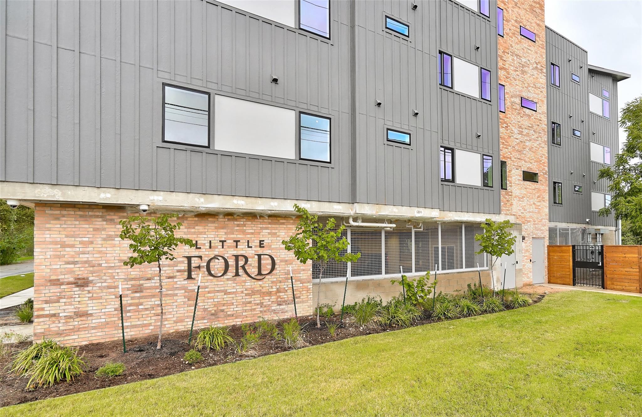 100 W Mockingbird LN # 306