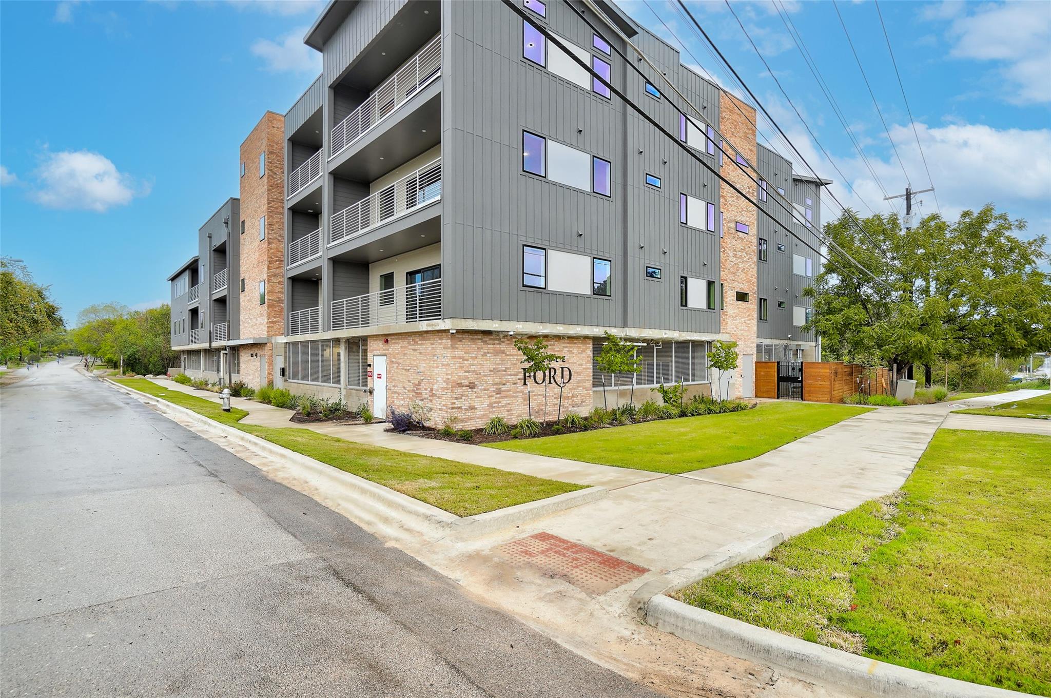 100 W Mockingbird LN # 306