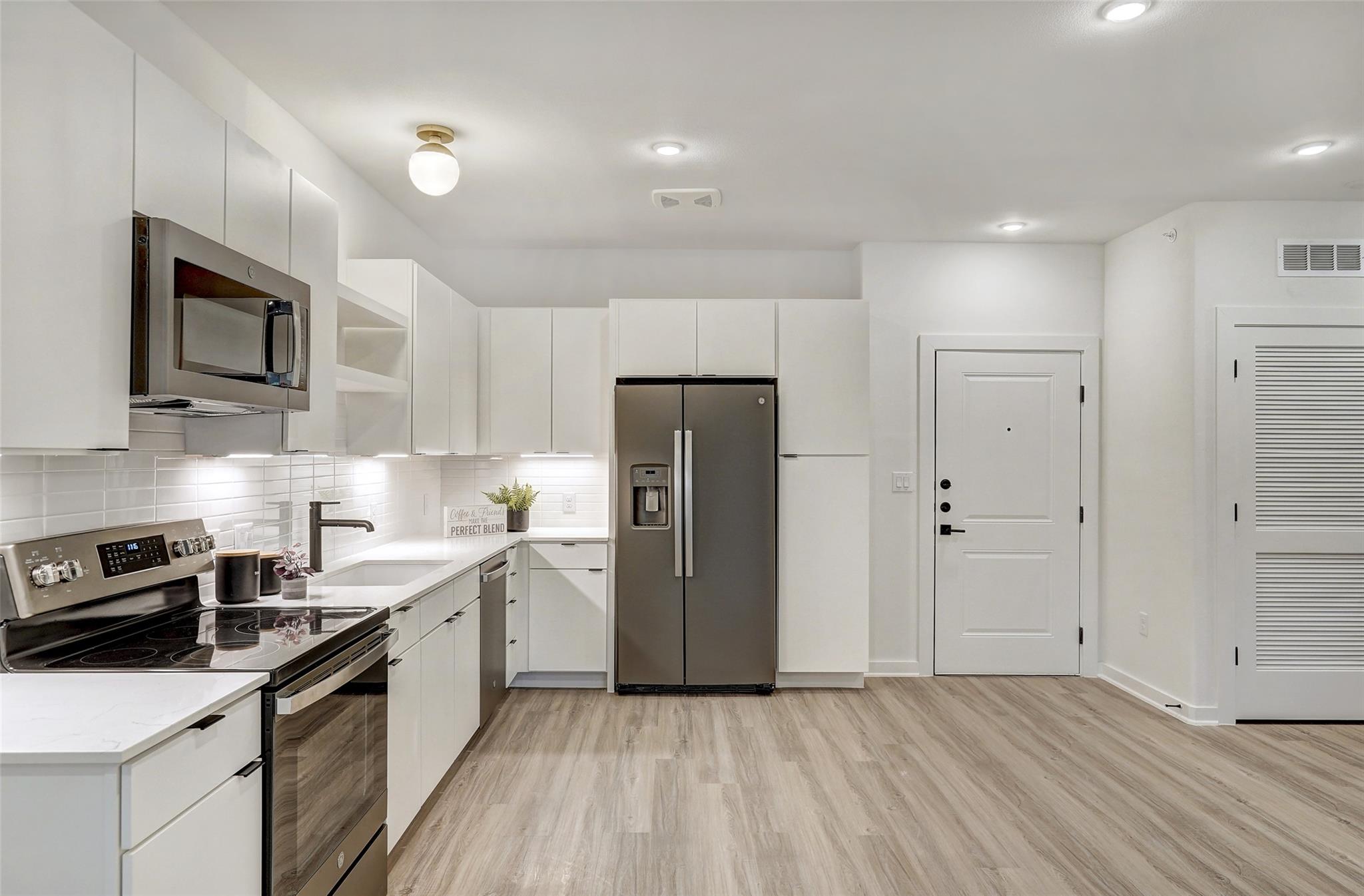 100 W Mockingbird LN # 306