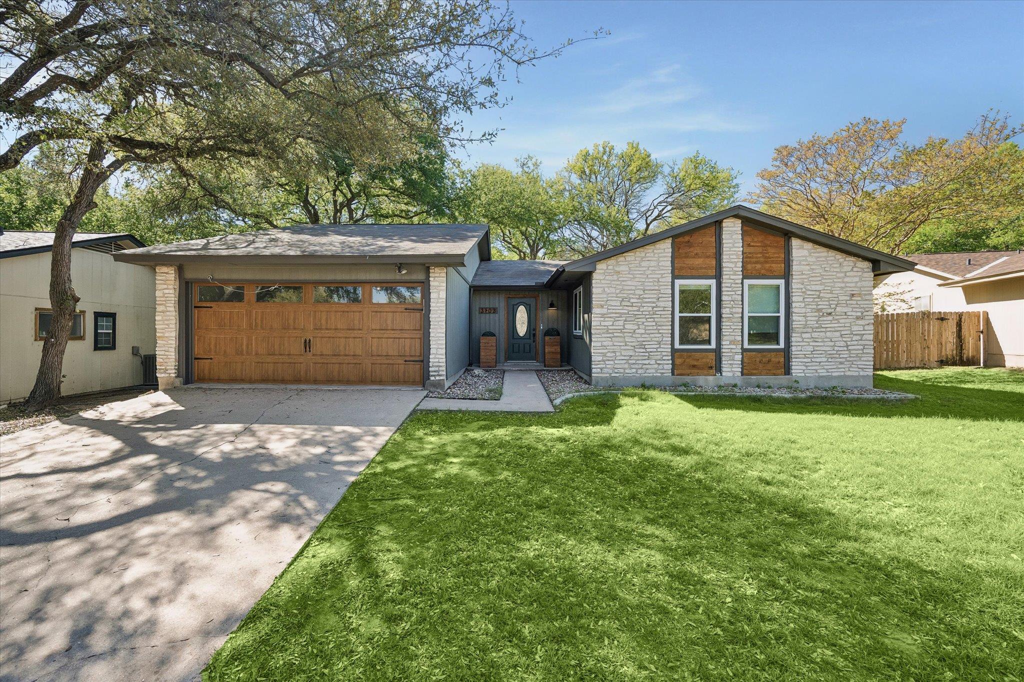 3103 Canter LN