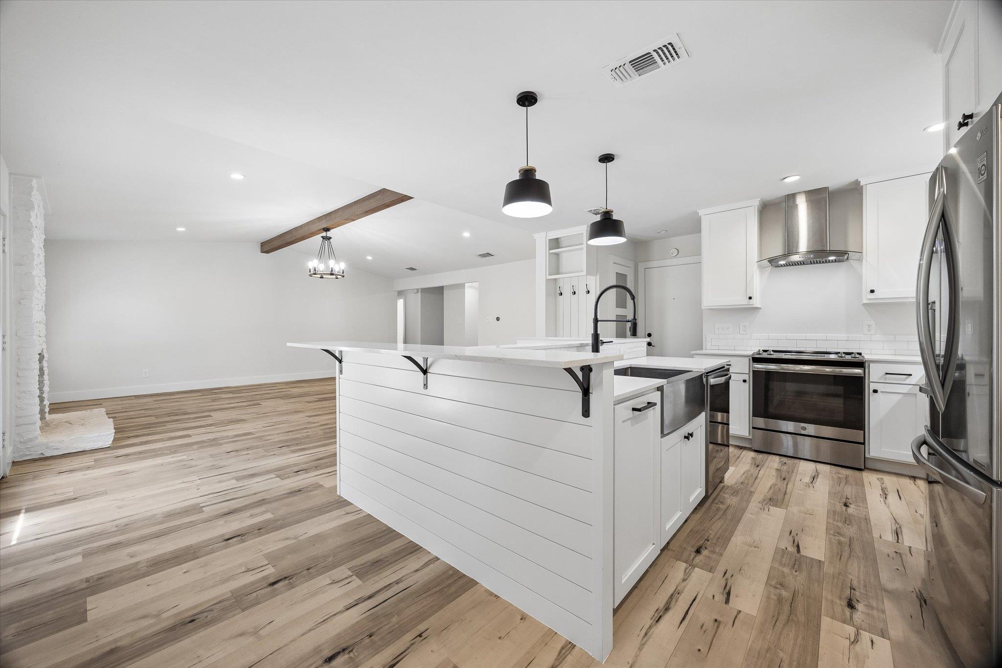 3103 Canter LN