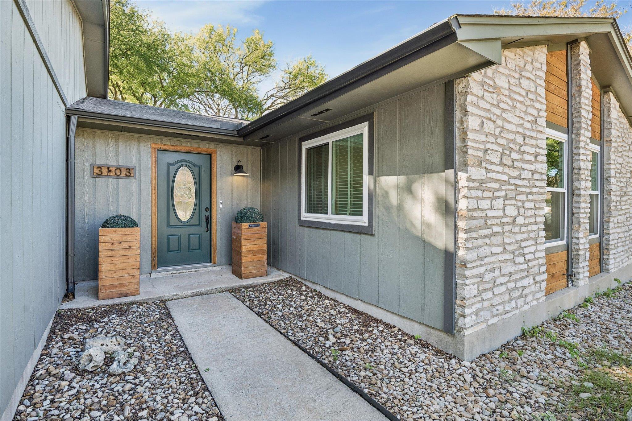 3103 Canter LN