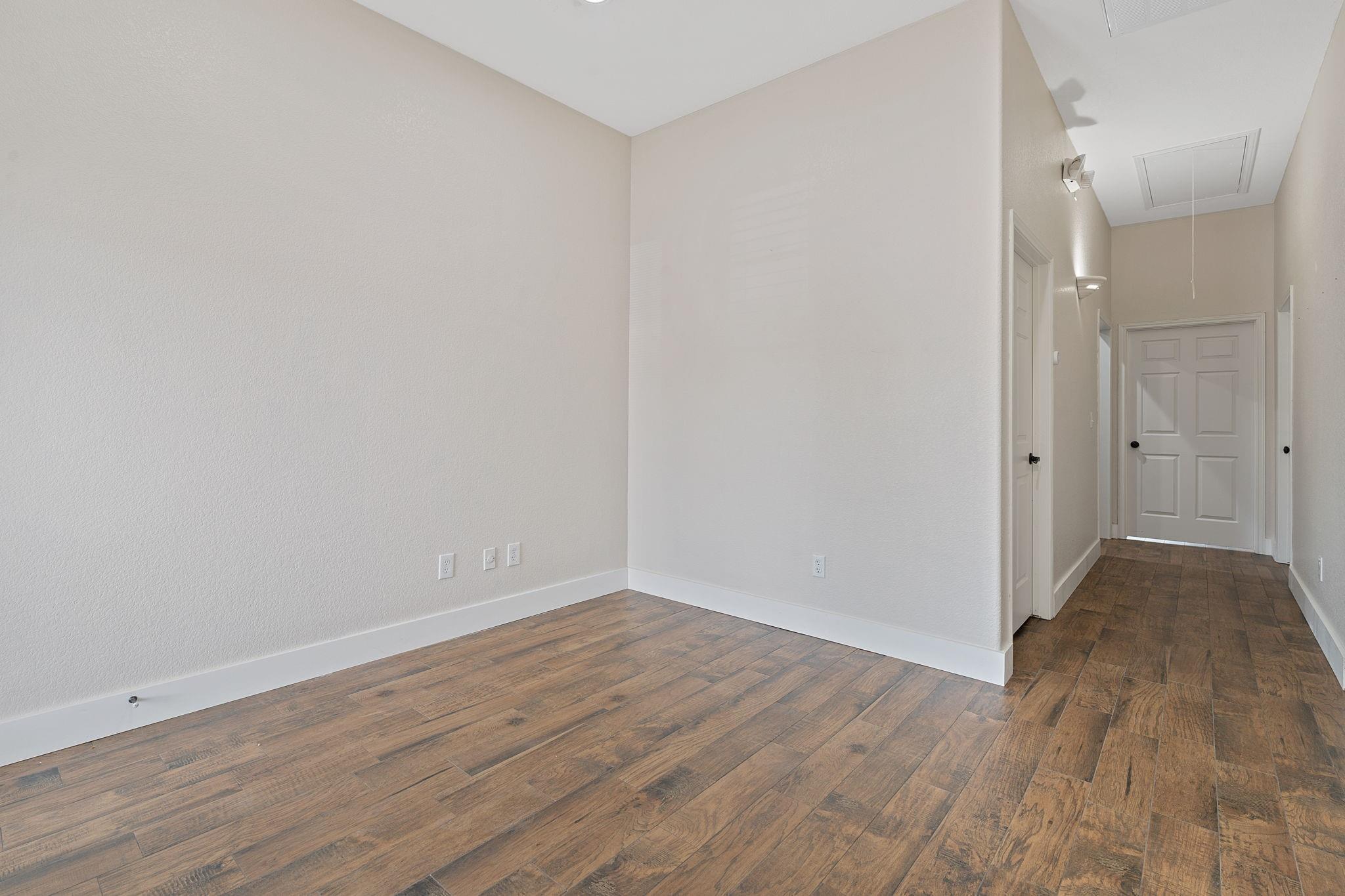 201 S Lakeline BLVD # 202