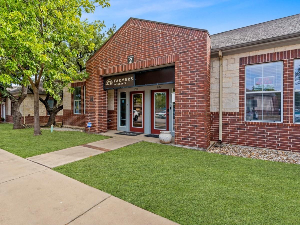 201 S Lakeline BLVD # 202