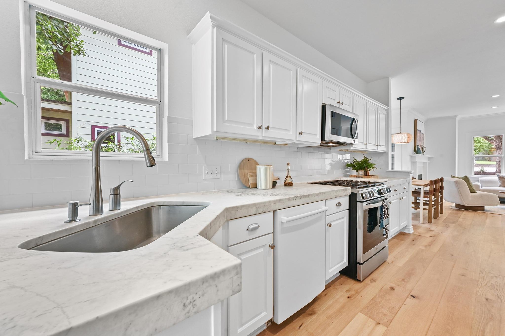 803 W Jessie ST