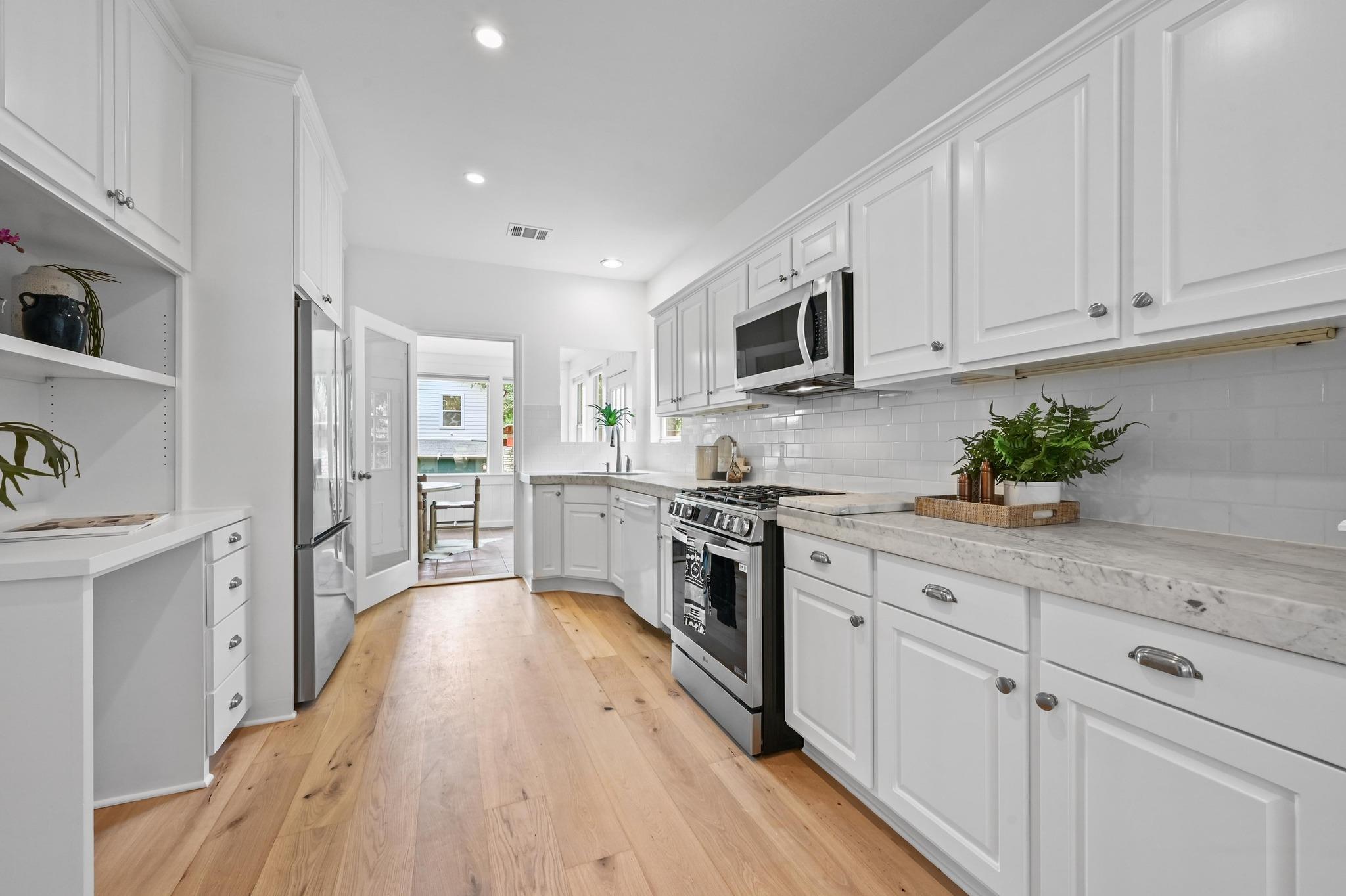 803 W Jessie ST