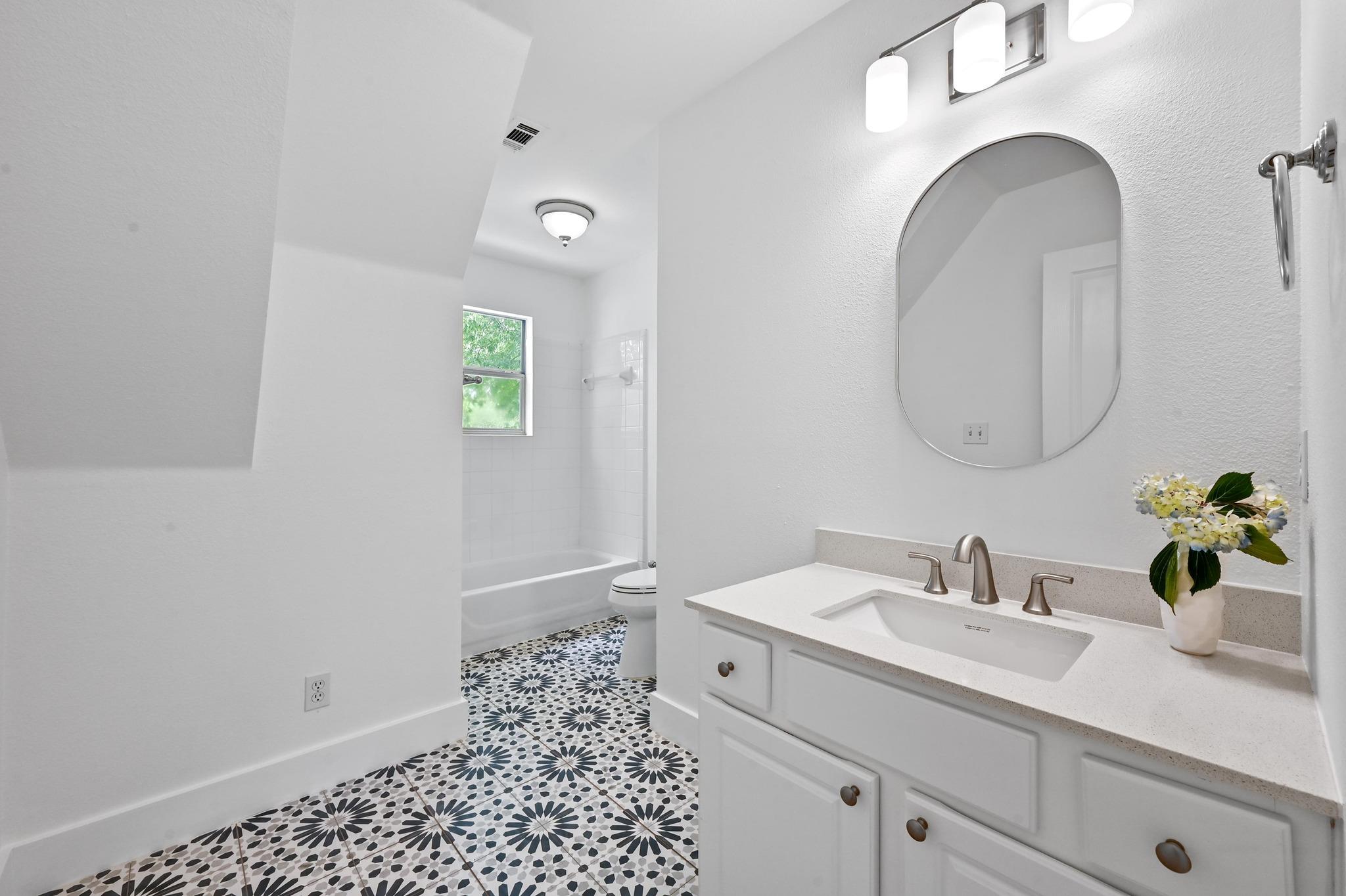 803 W Jessie ST