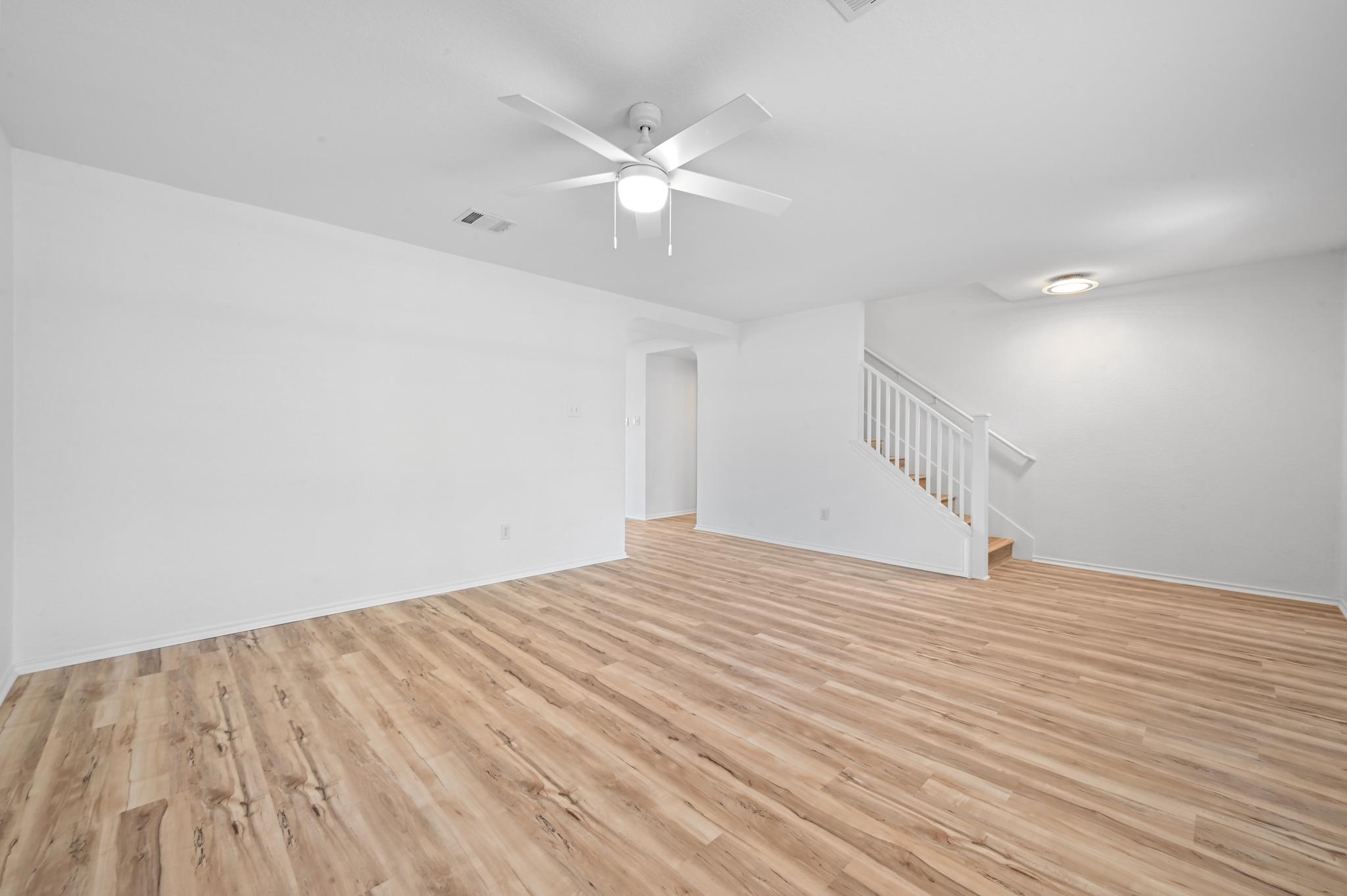 2412 Regal Park LN