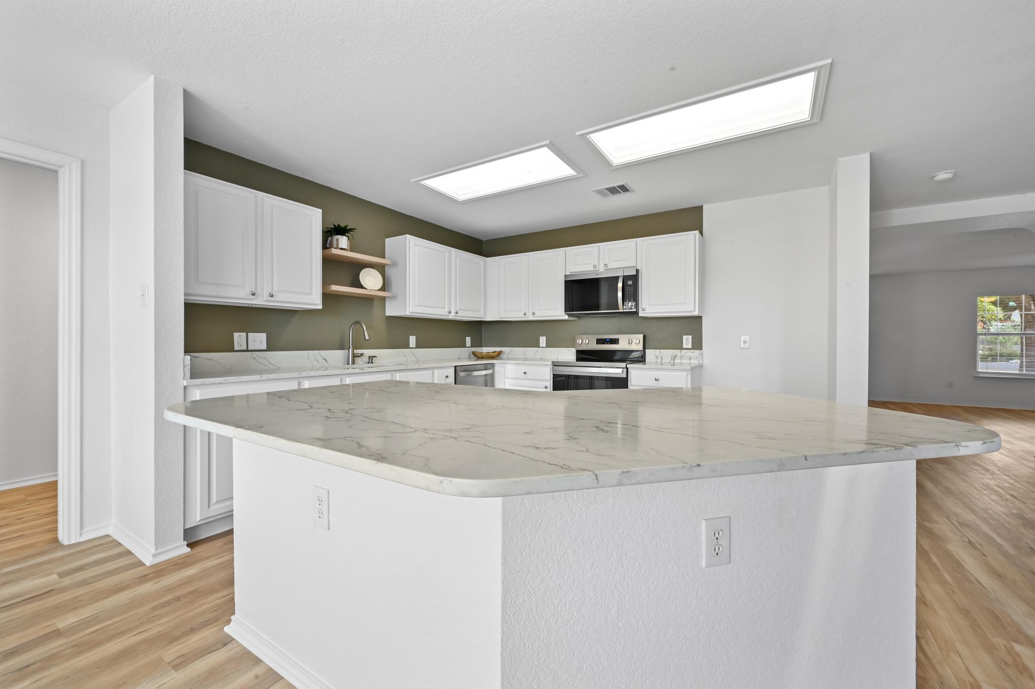 2412 Regal Park LN