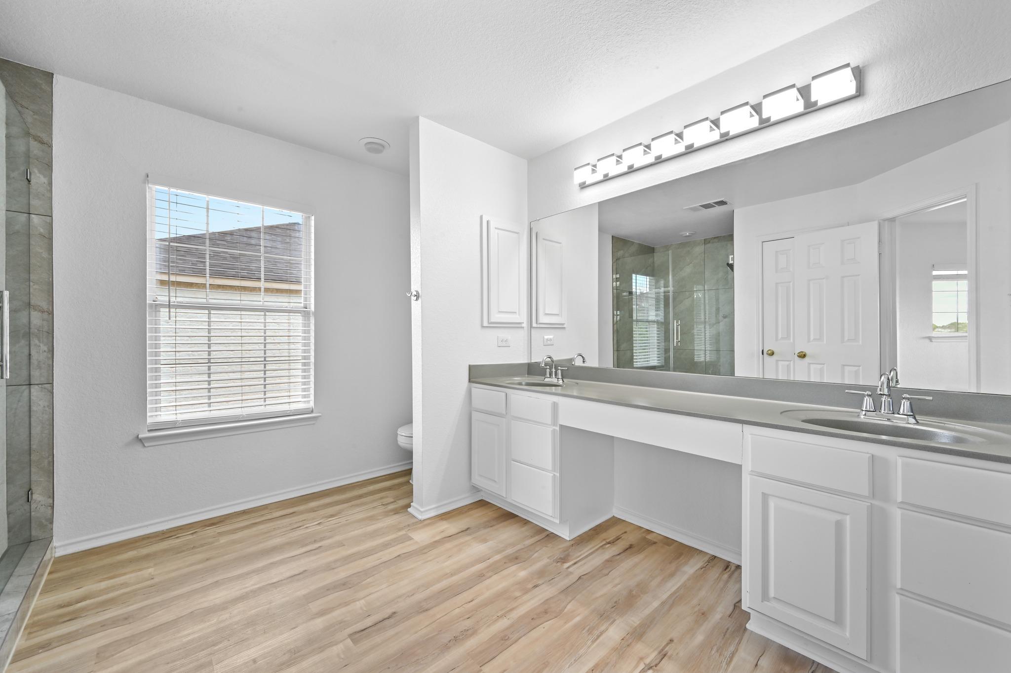 2412 Regal Park LN