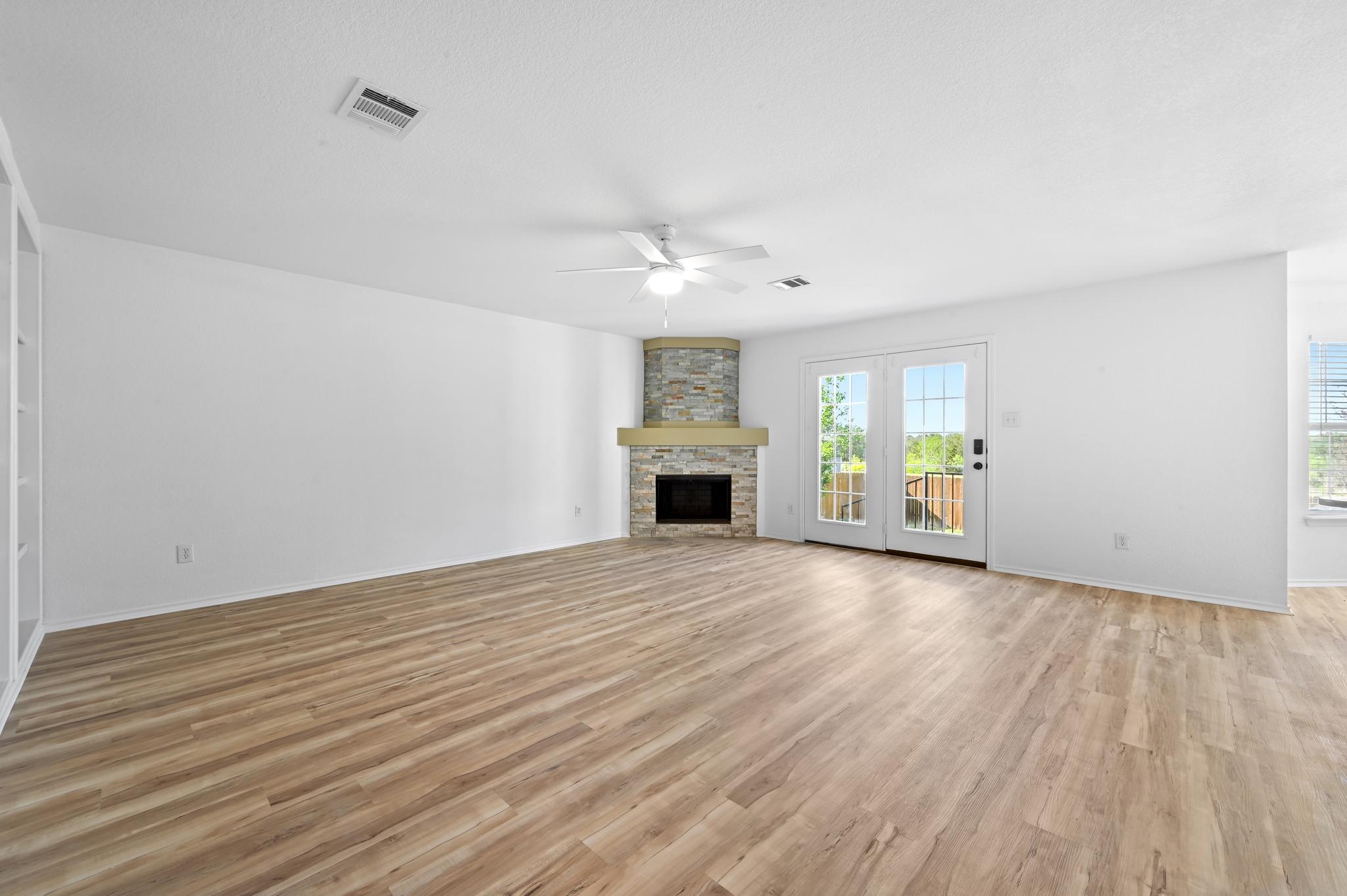 2412 Regal Park LN