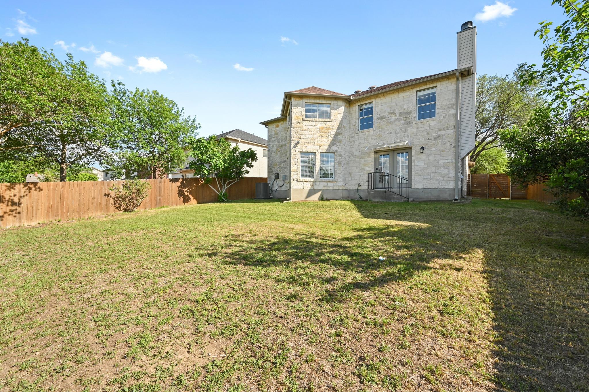 2412 Regal Park LN