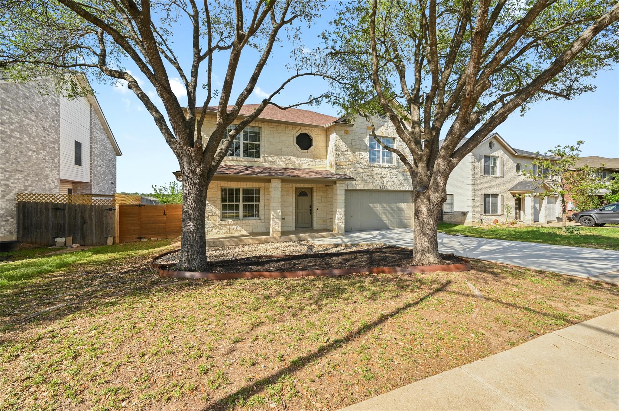 2412 Regal Park LN