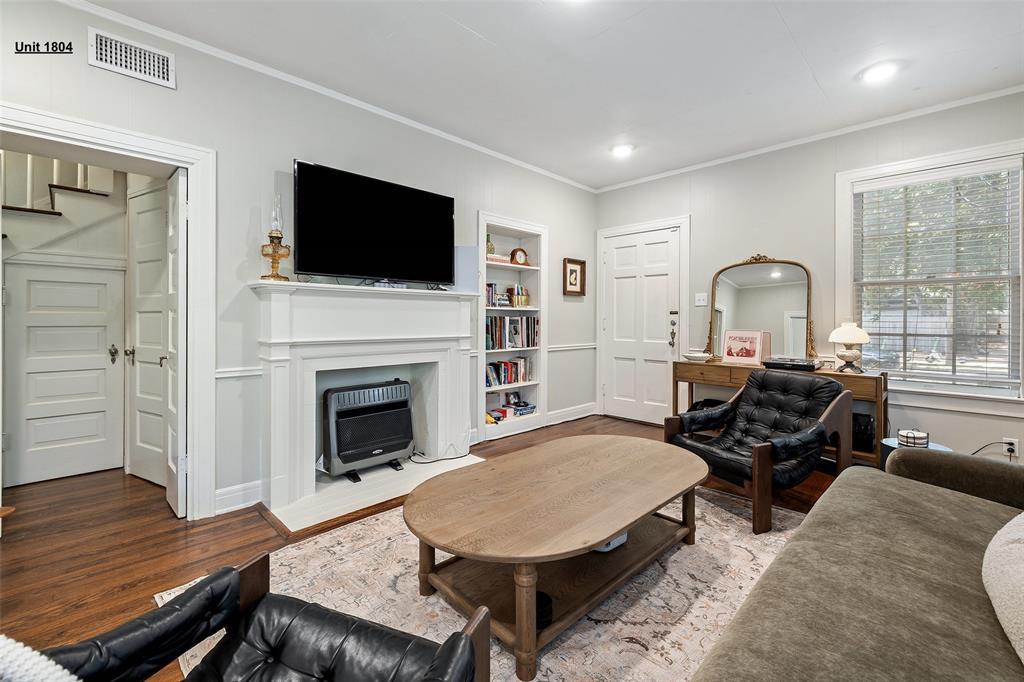 1804 Pearl ST