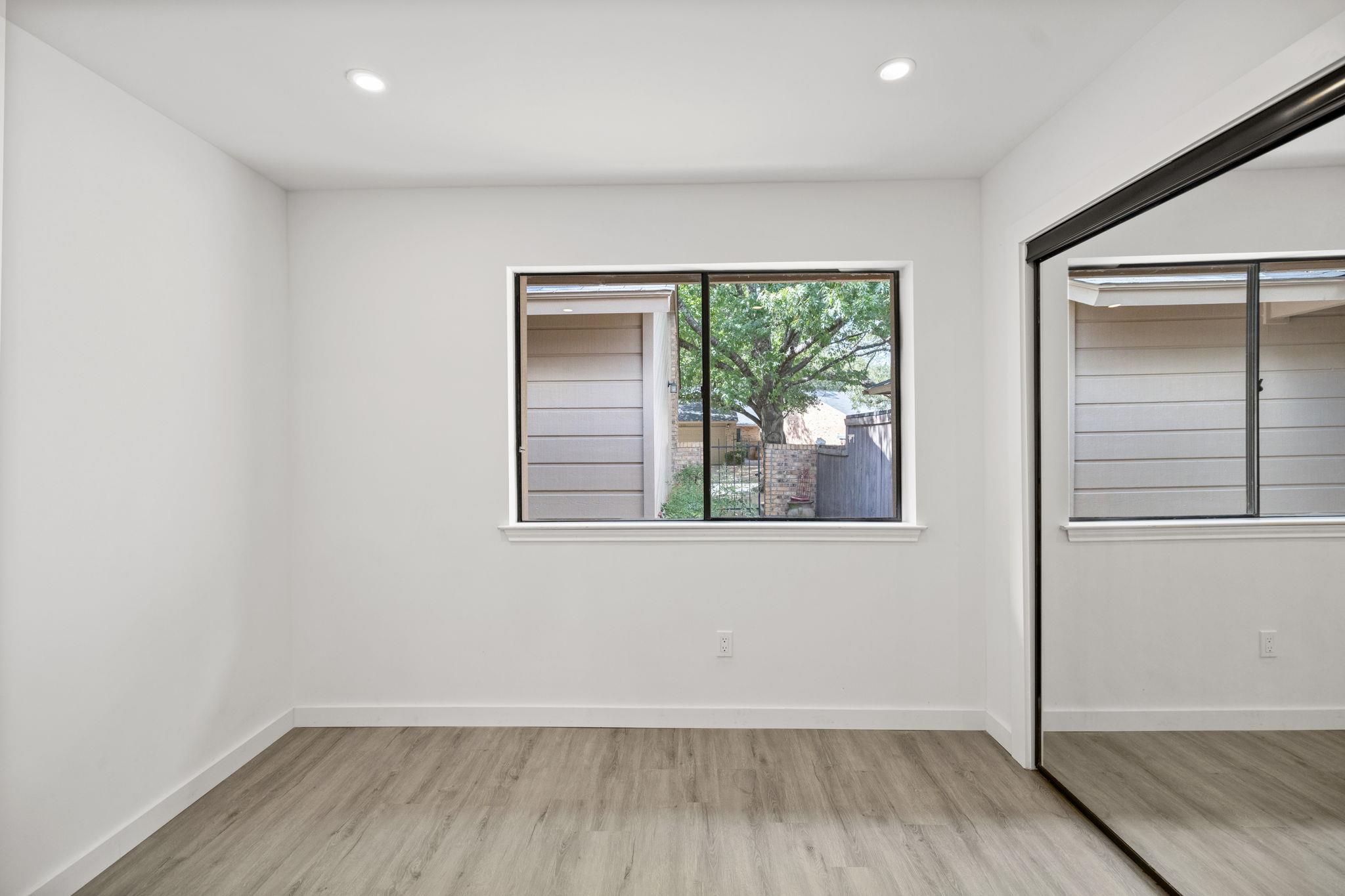 7211 Lakewood DR # C111