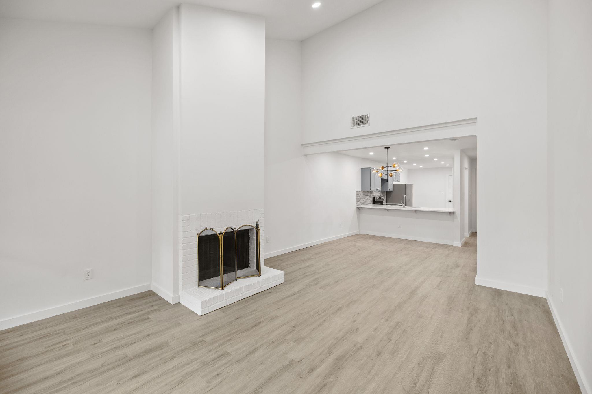 7211 Lakewood DR # C111