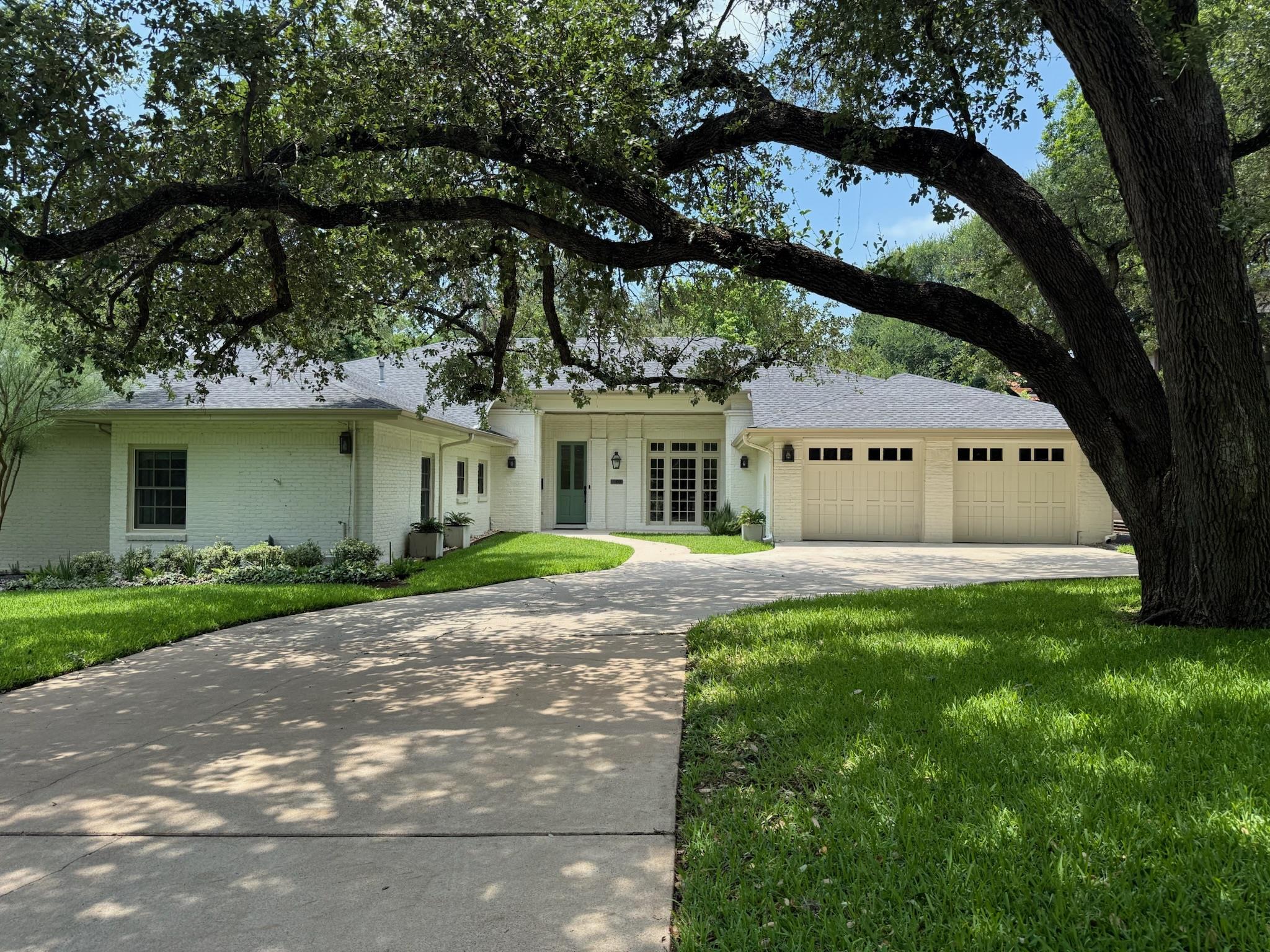 1904 Meadowbrook DR