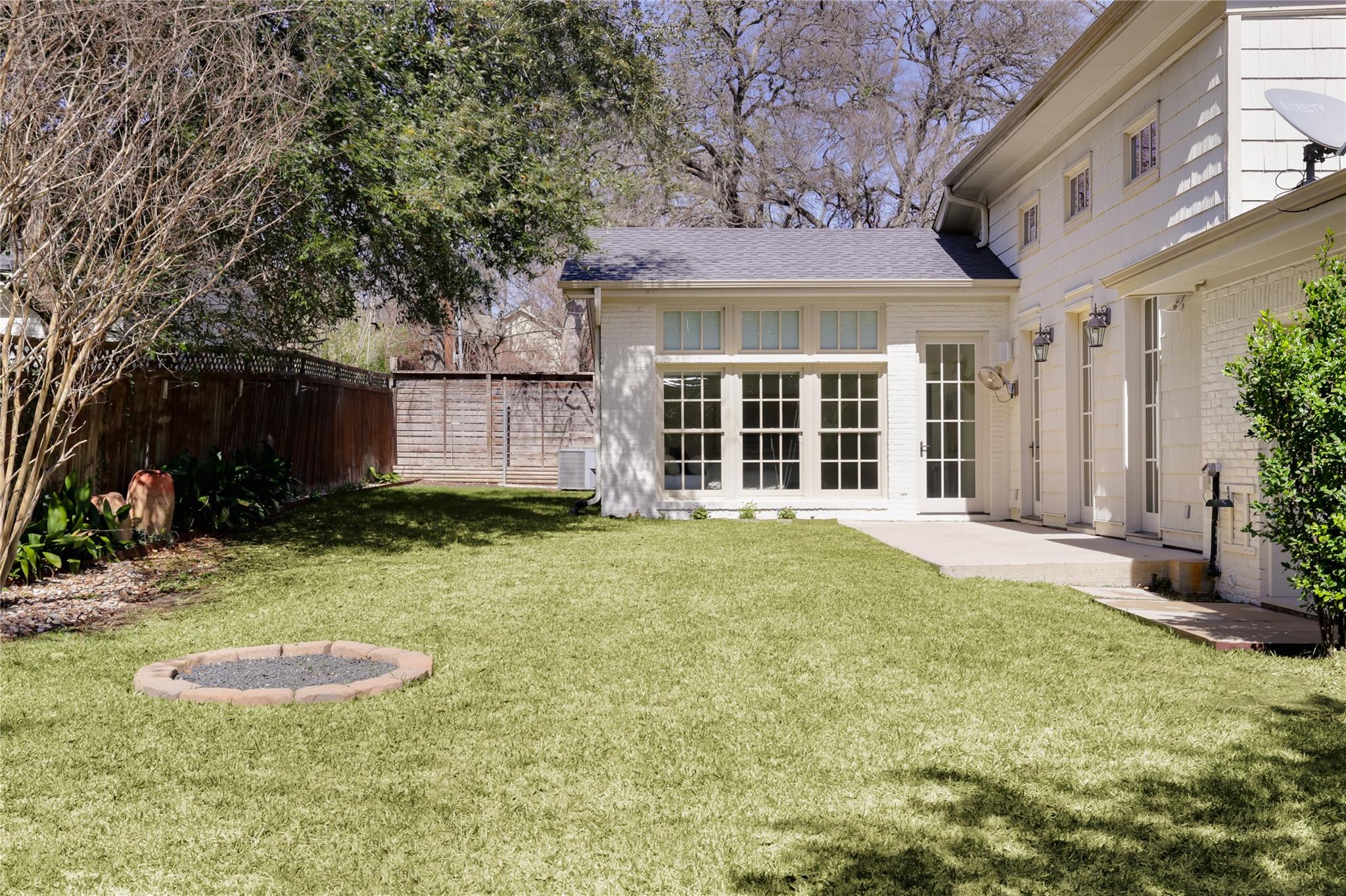 1904 Meadowbrook DR