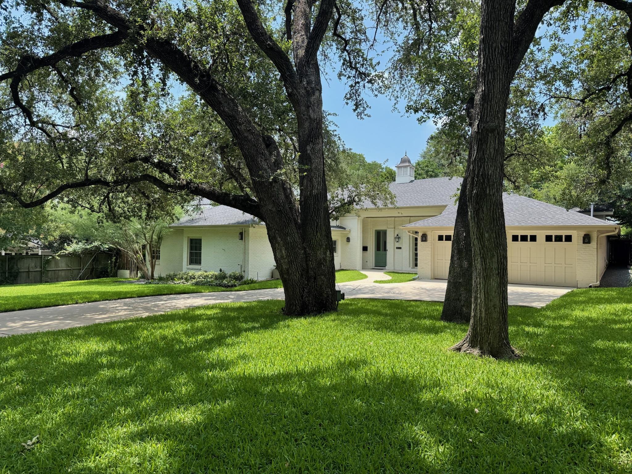 1904 Meadowbrook DR