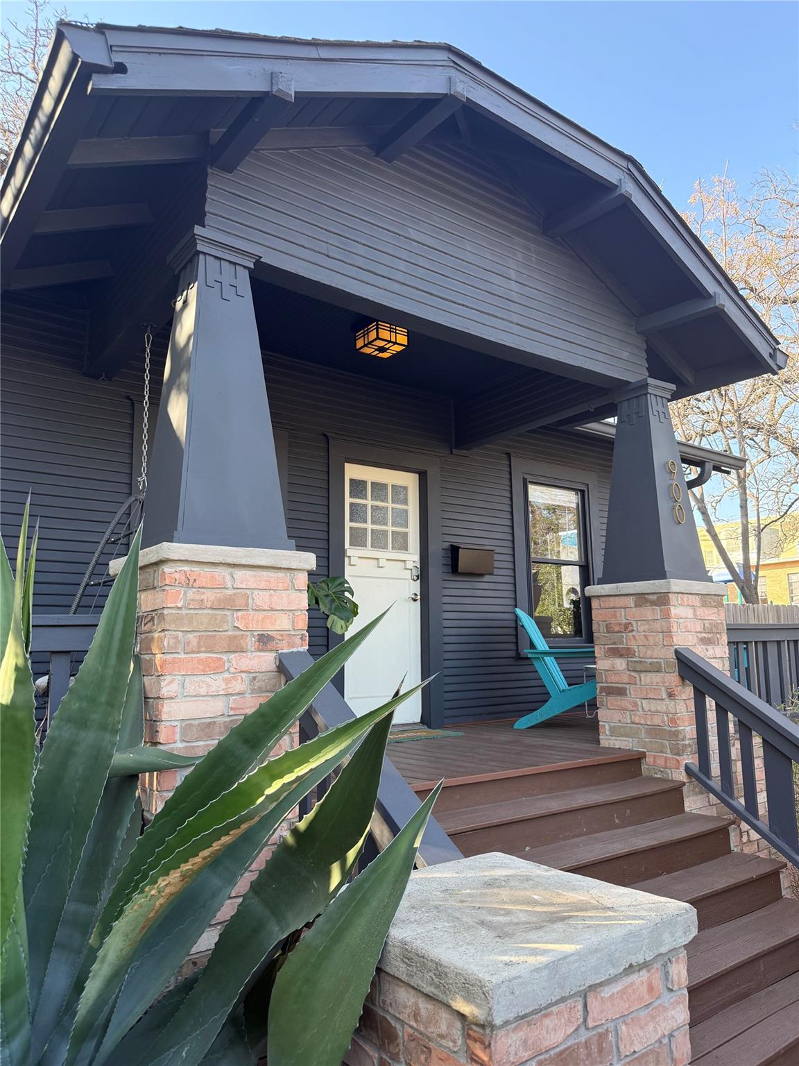 900 W Lynn ST