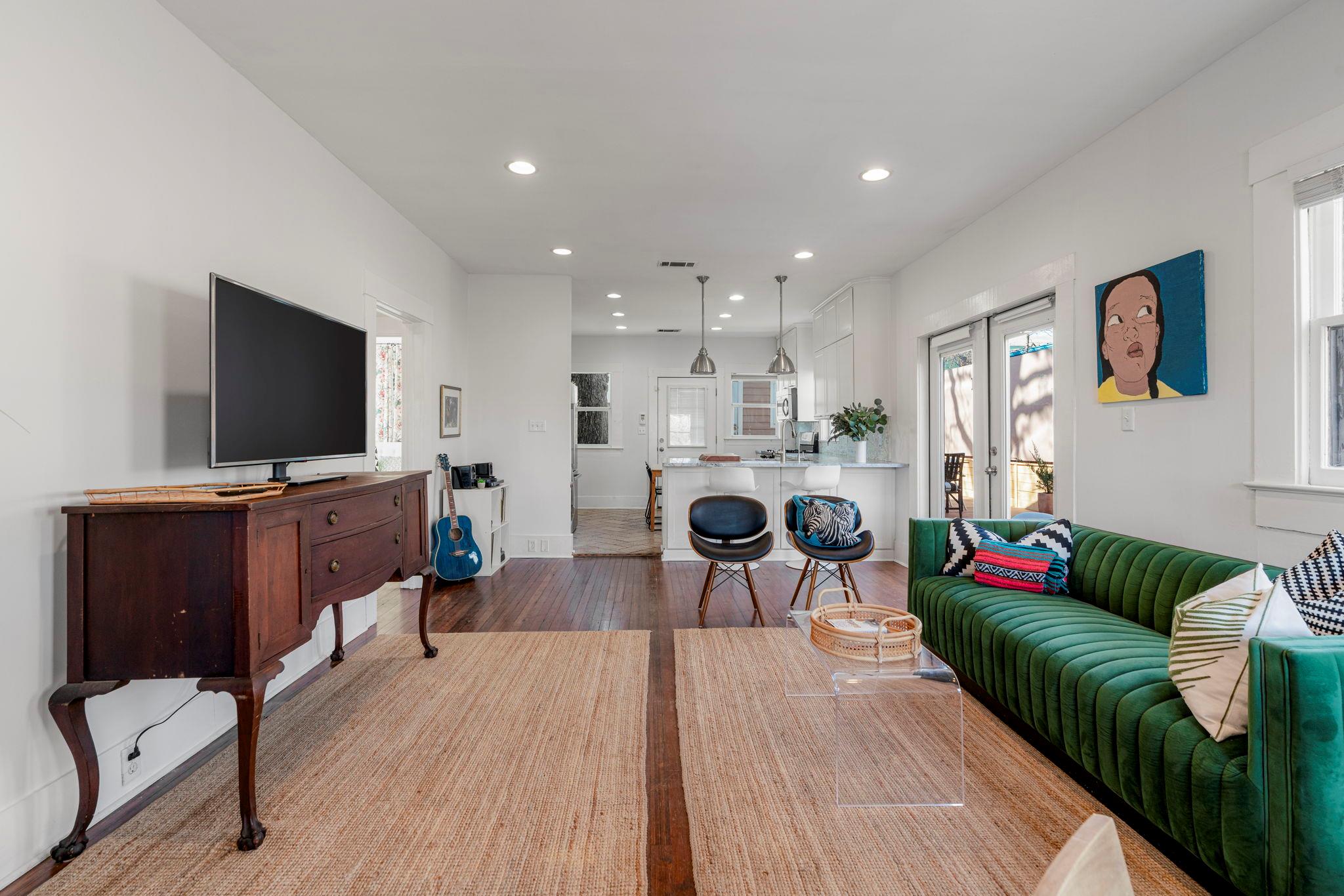 900 W Lynn ST