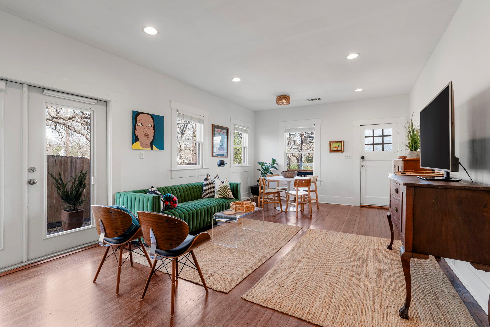 900 W Lynn ST
