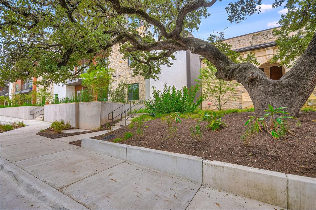 207 W Johanna ST # 102