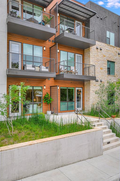 207 W Johanna ST # 102
