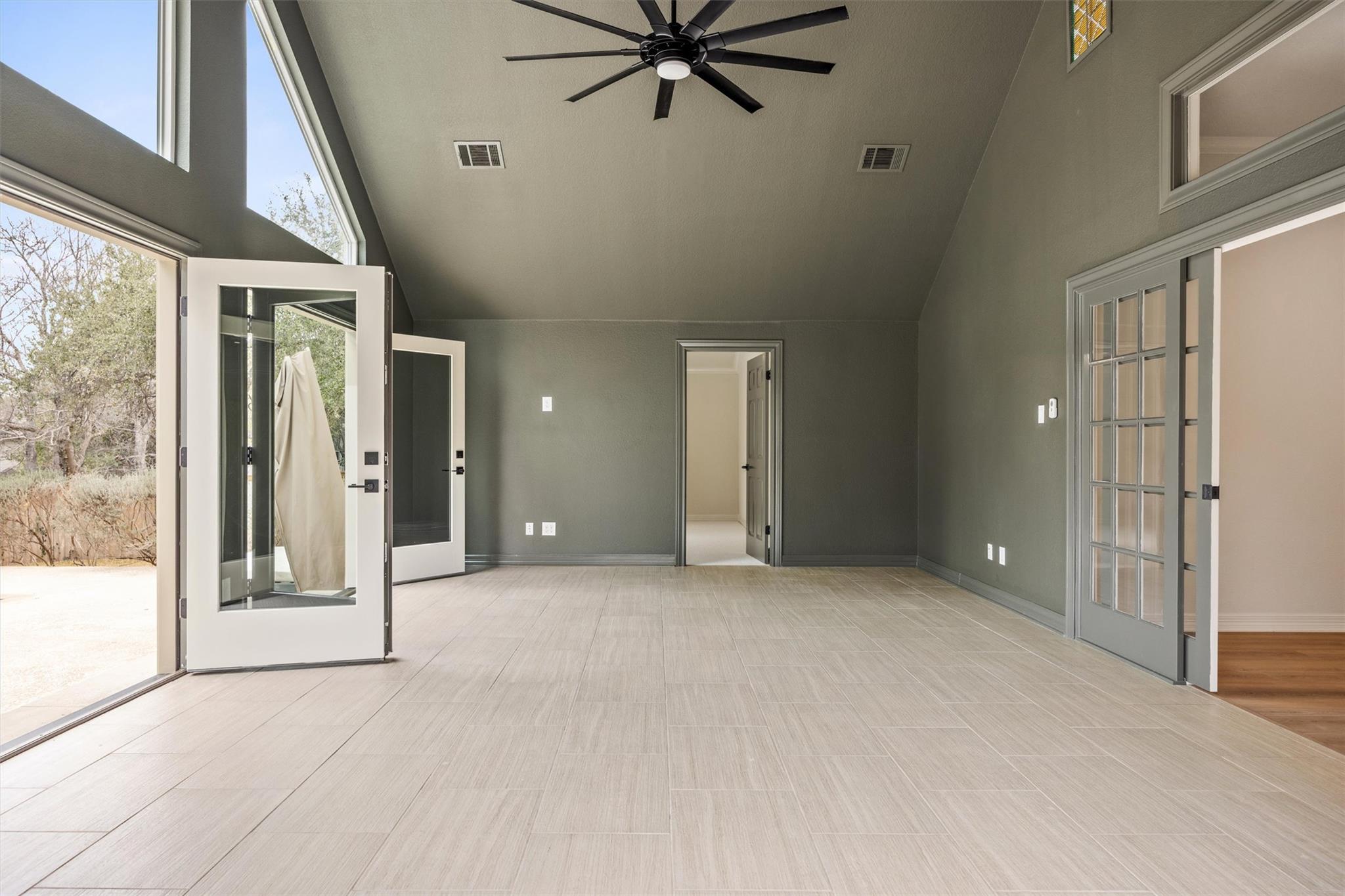 9505 Scenic Bluff DR