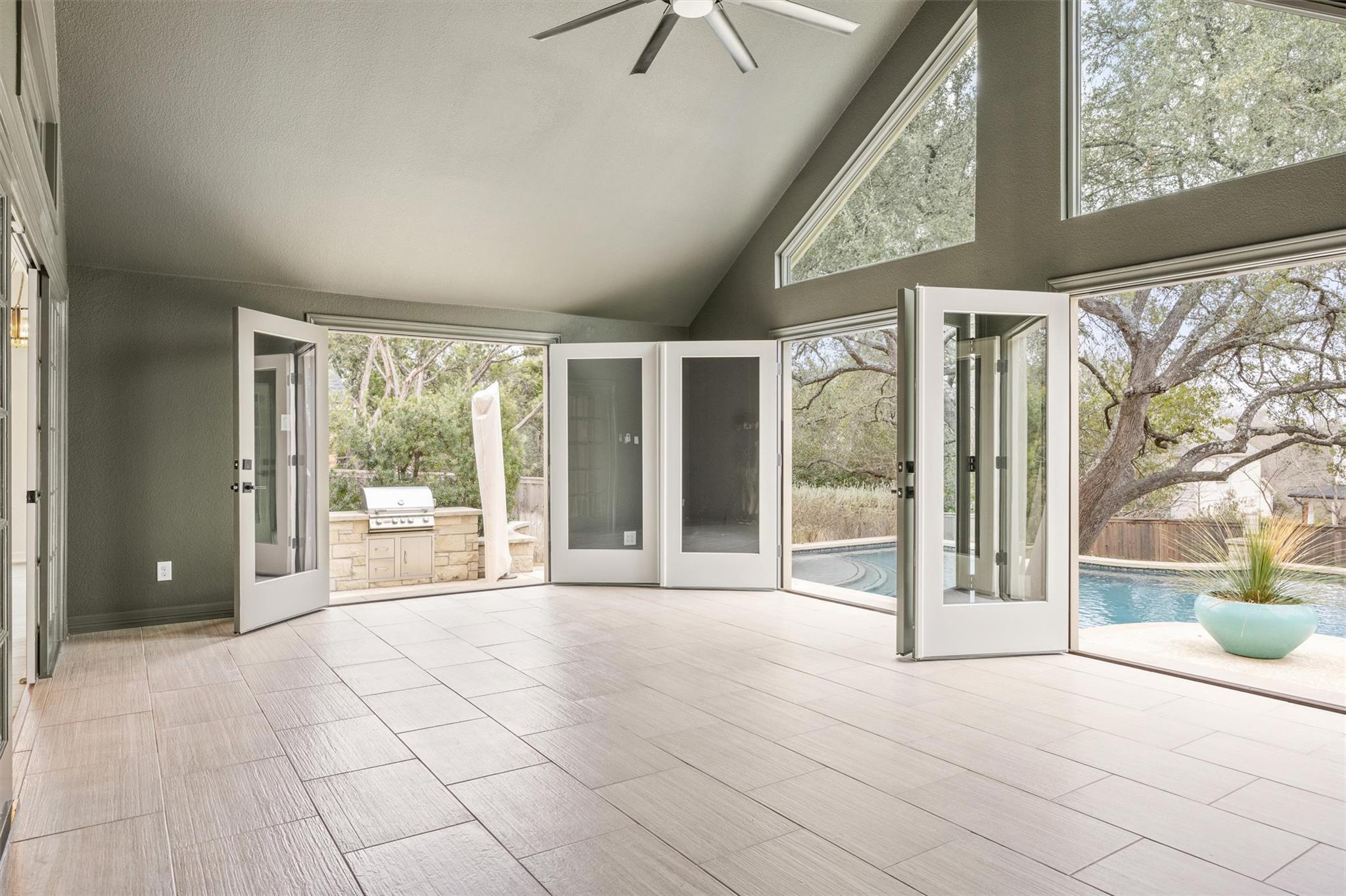 9505 Scenic Bluff DR