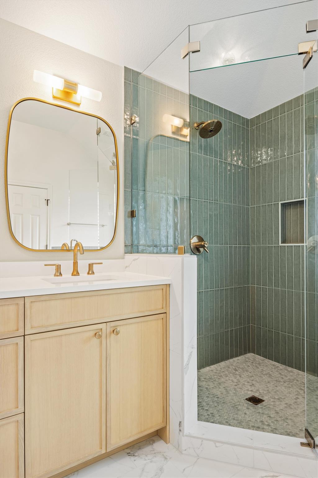 9505 Scenic Bluff DR