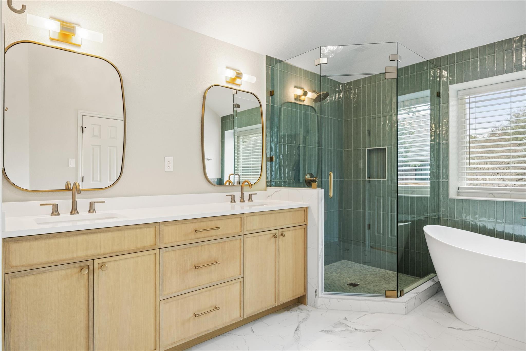 9505 Scenic Bluff DR