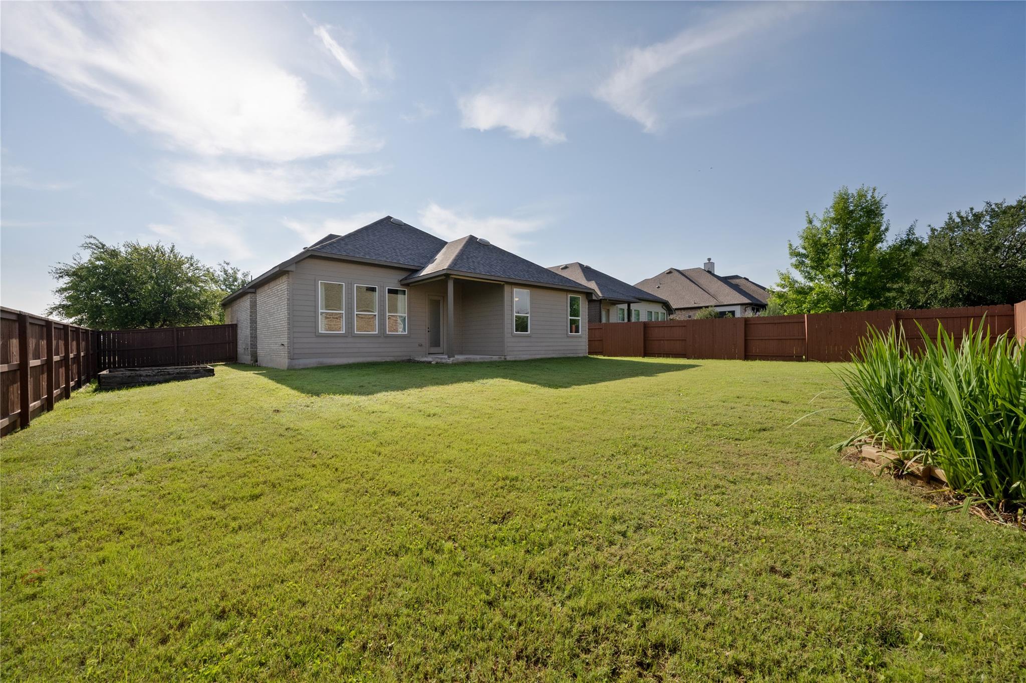 1613 Long Shadow LN