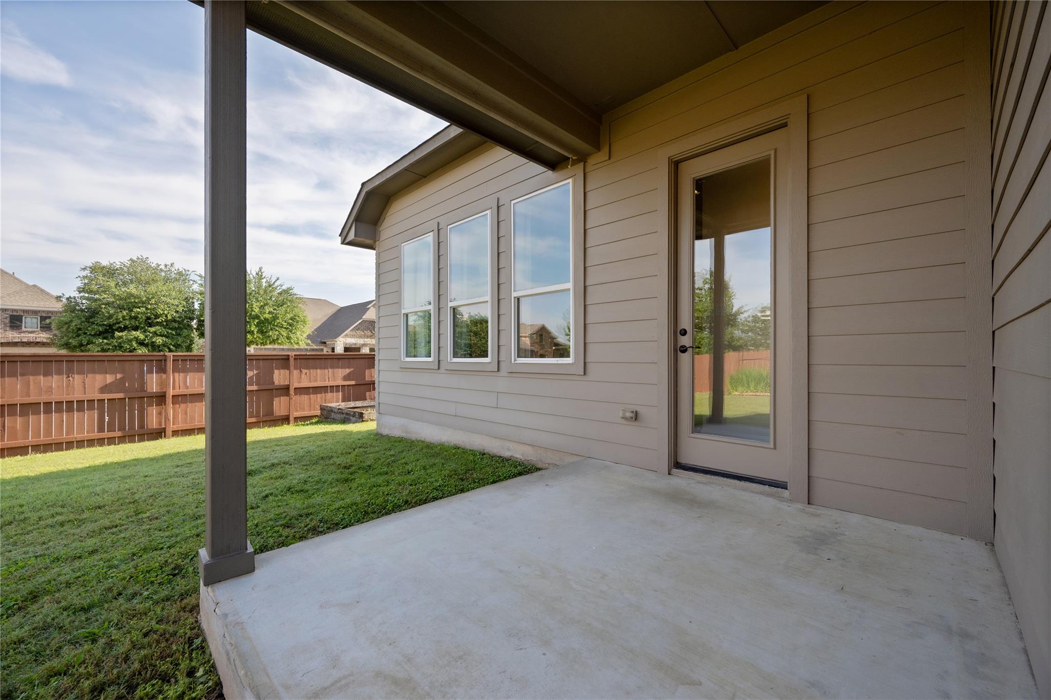 1613 Long Shadow LN