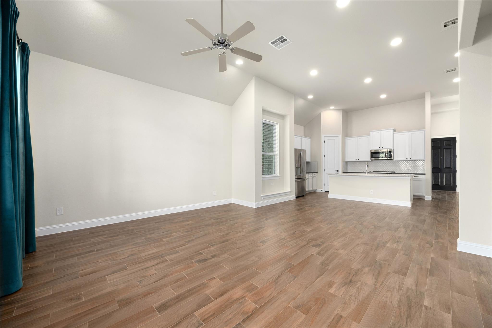 1613 Long Shadow LN