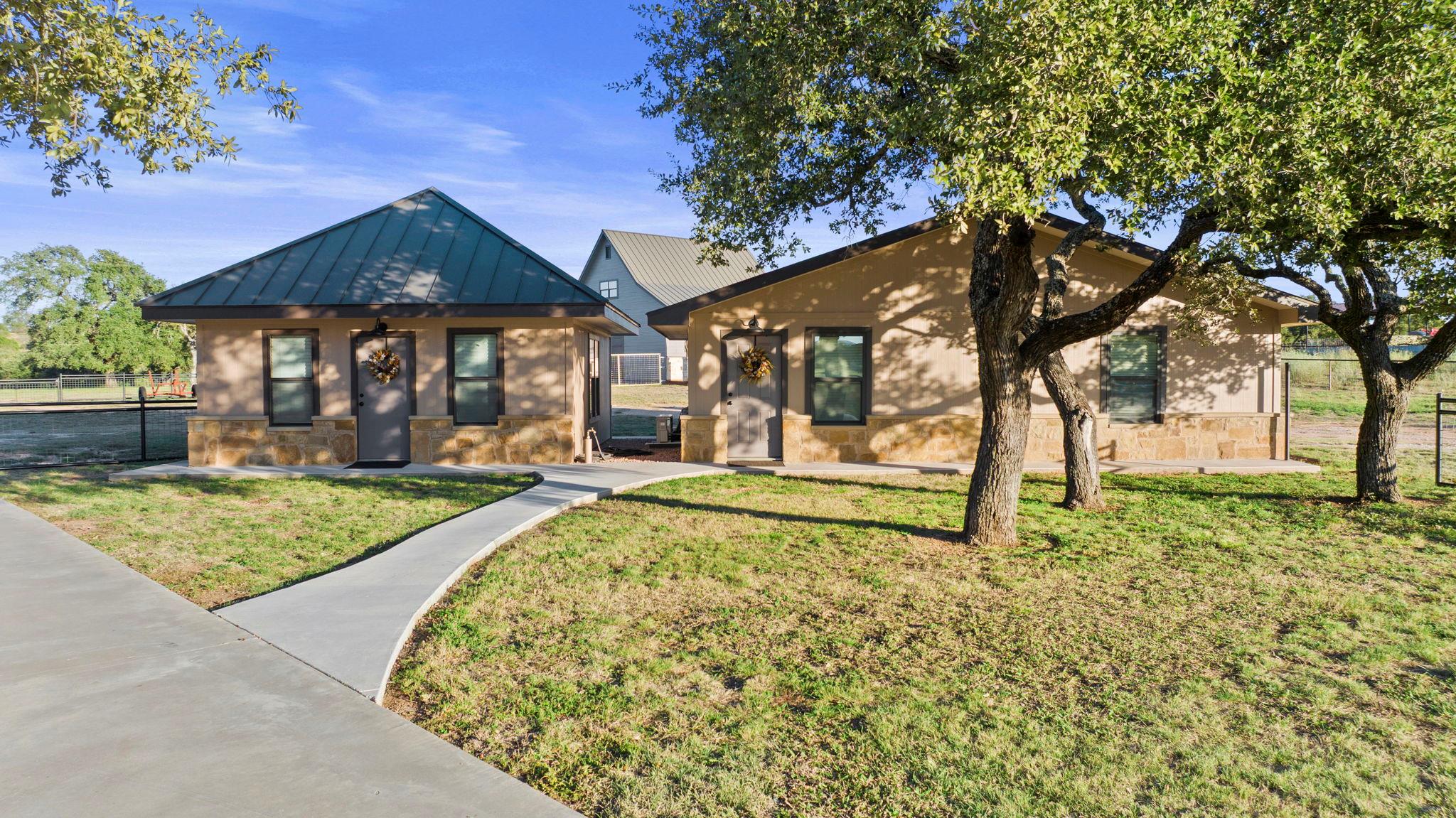 901 Crown LN