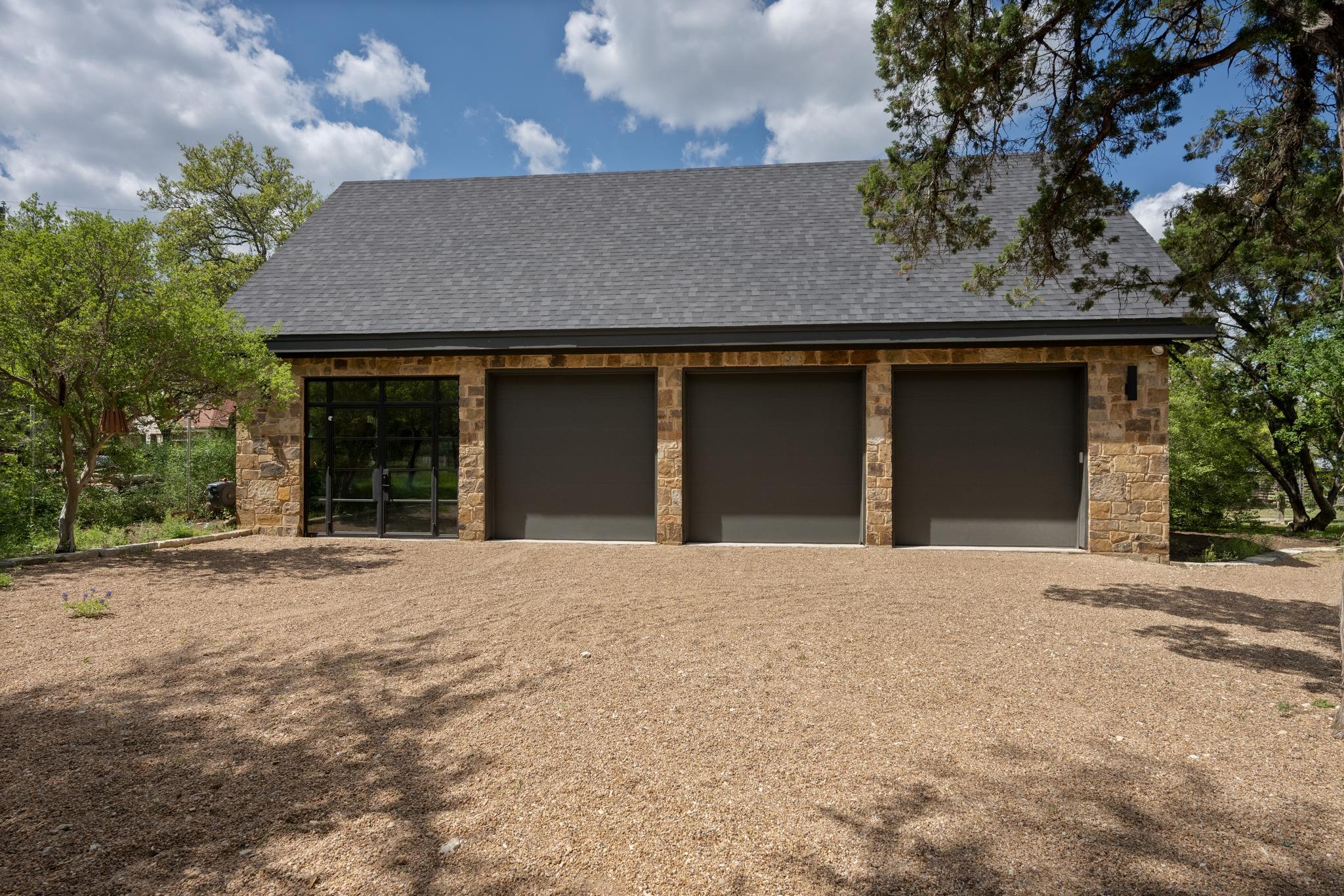 907 Crystal Creek DR