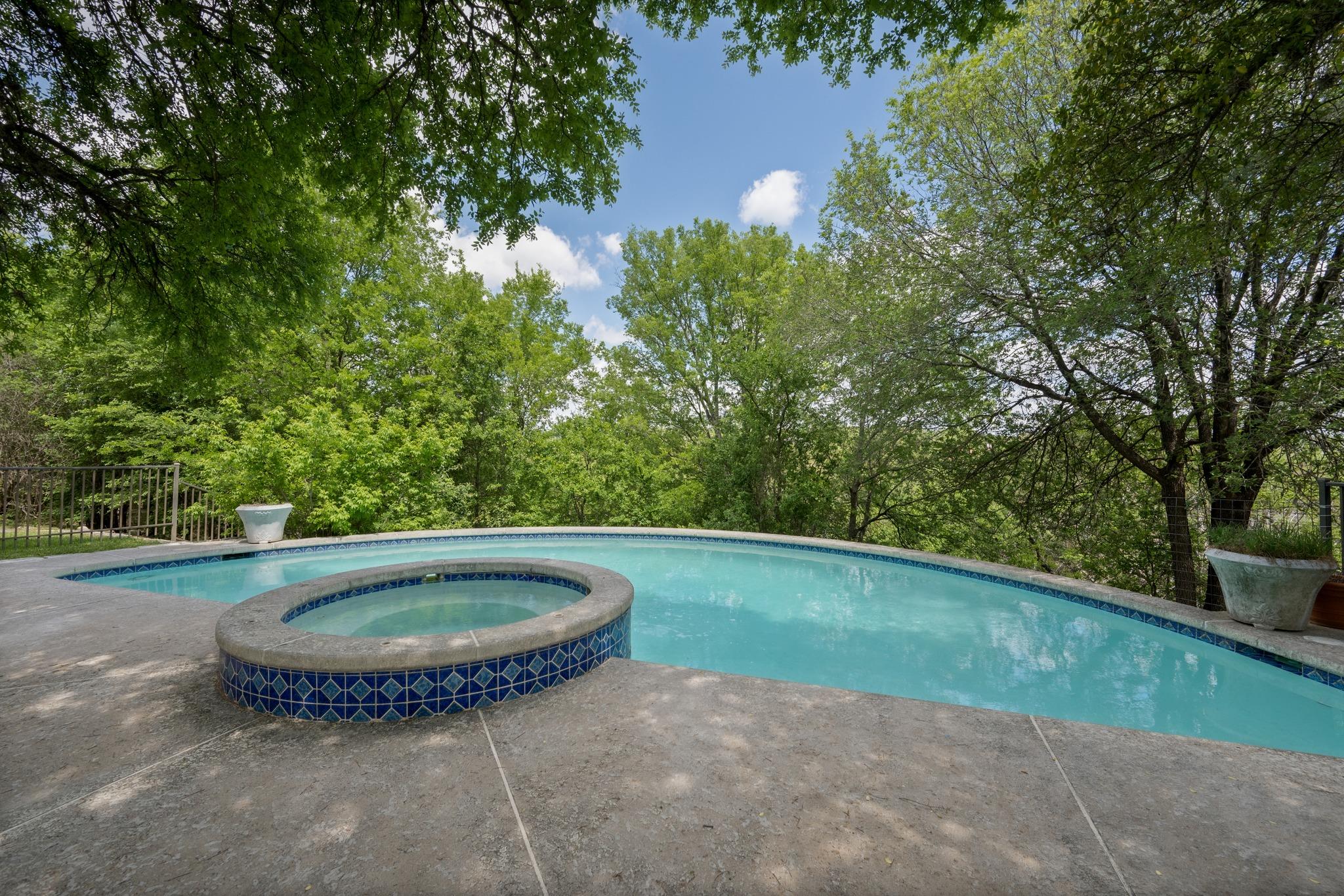 907 Crystal Creek DR
