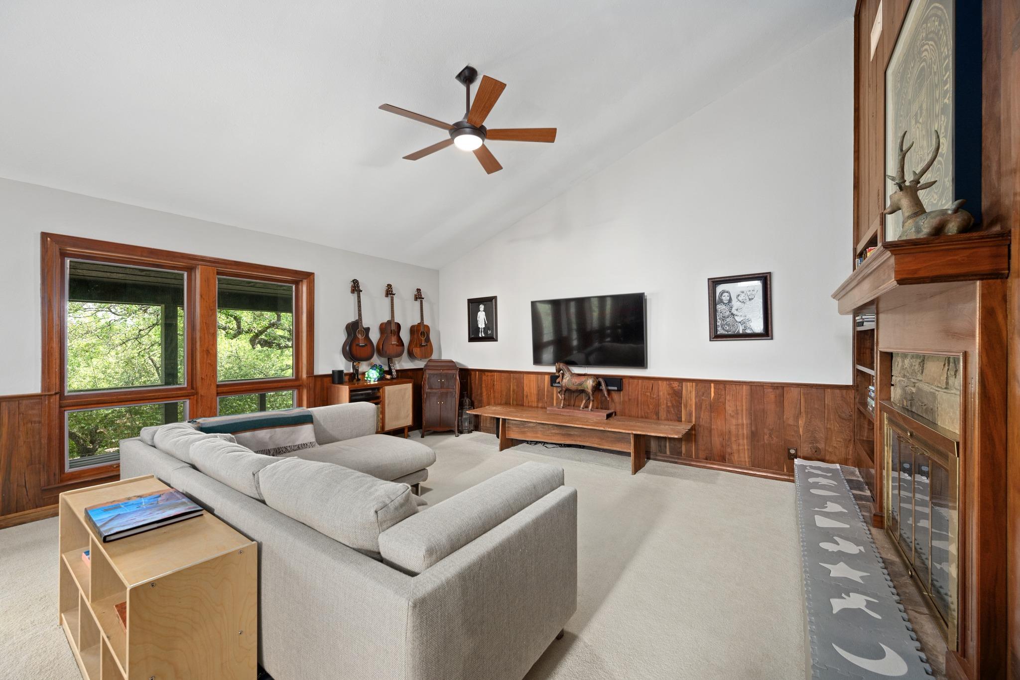 907 Crystal Creek DR