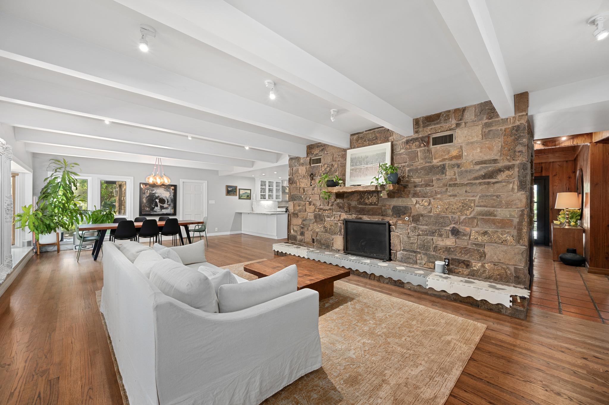 907 Crystal Creek DR