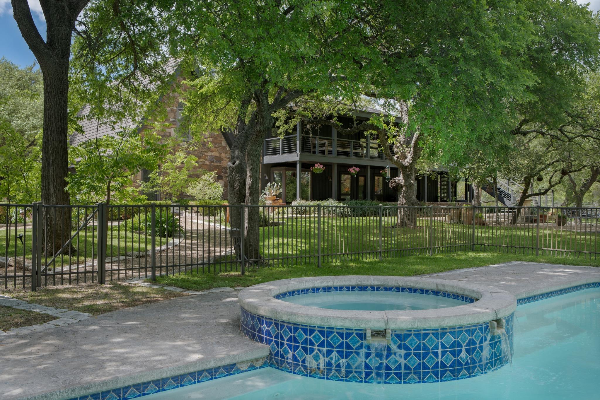907 Crystal Creek DR