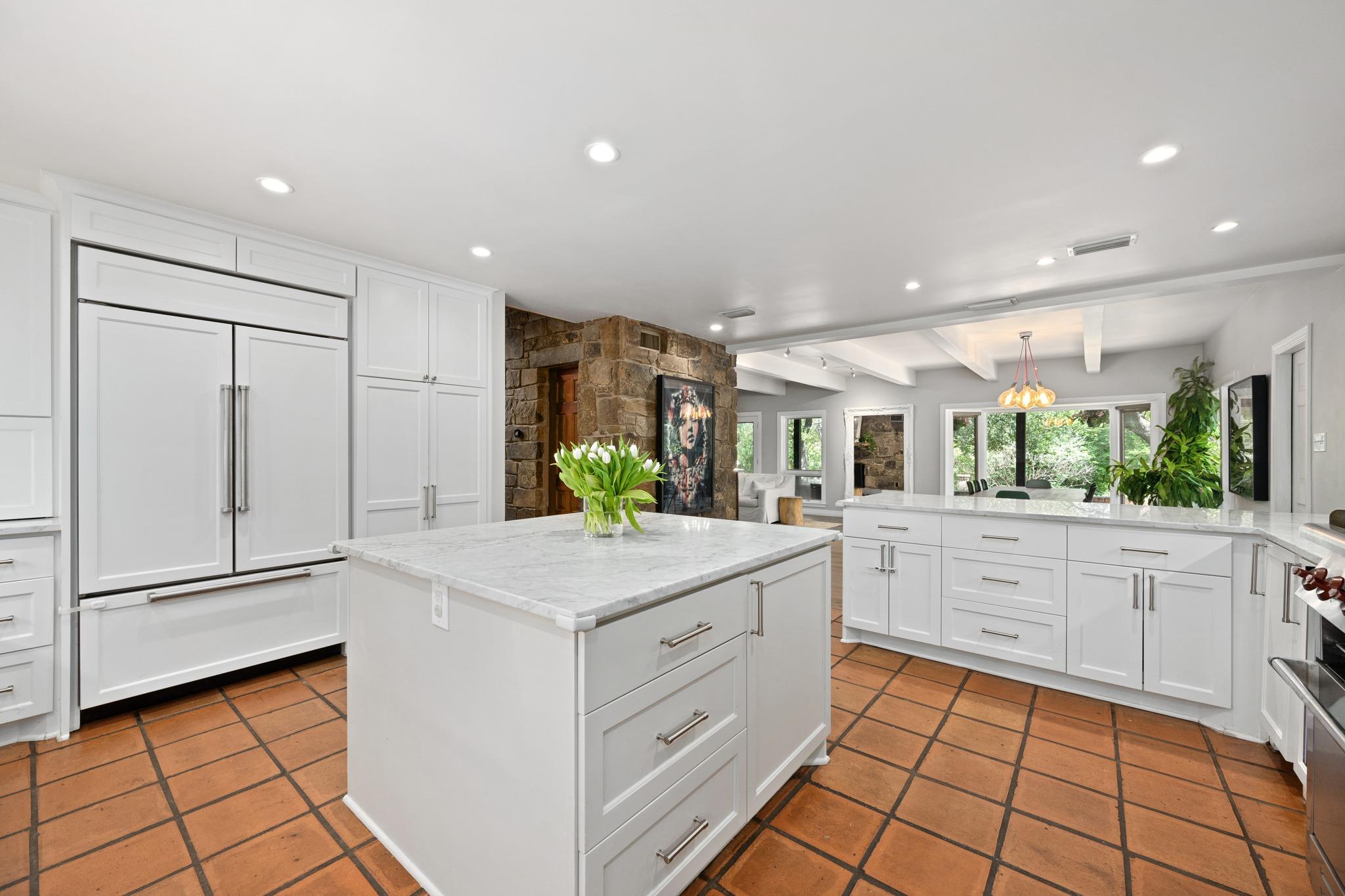 907 Crystal Creek DR