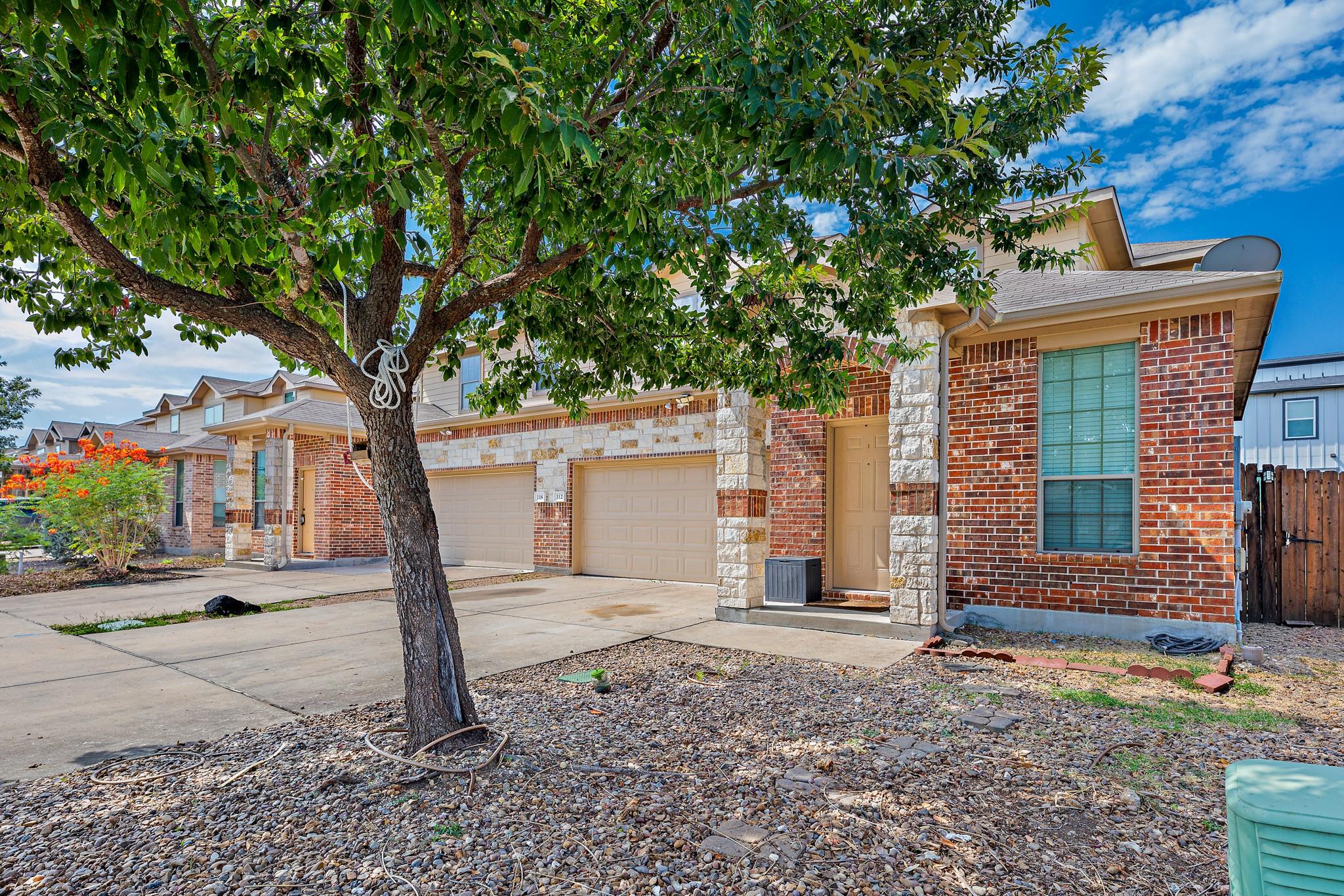 118 & 112 Creekside Villa DR